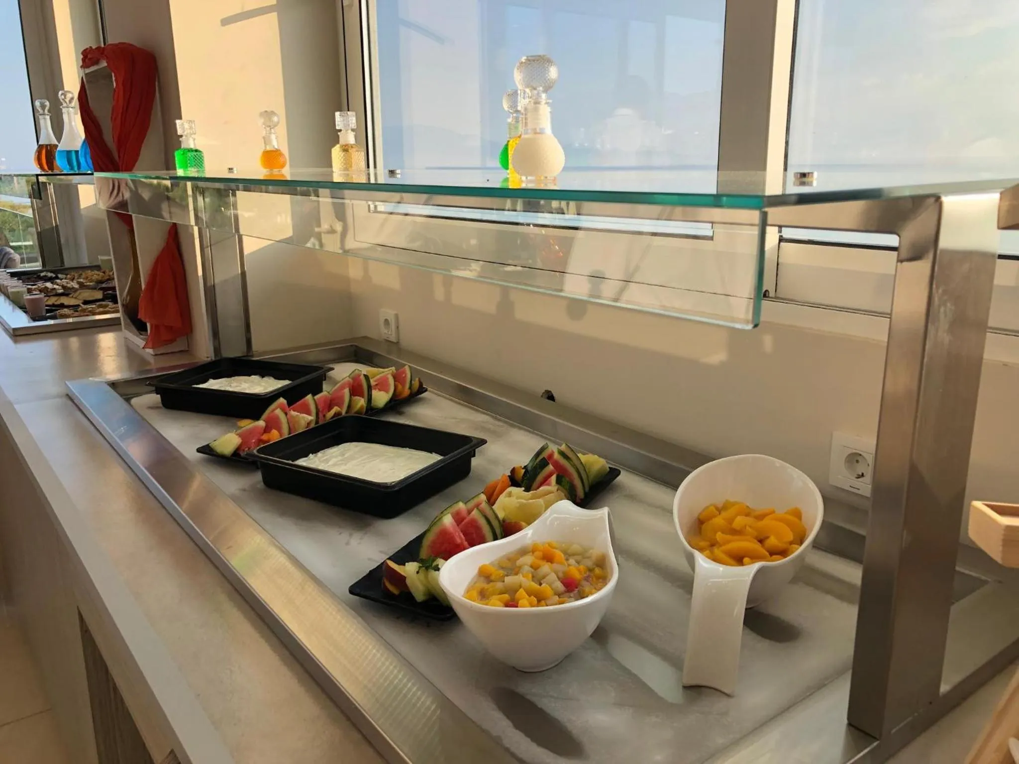 Food and drinks in Golden Coast Beachfront Resort