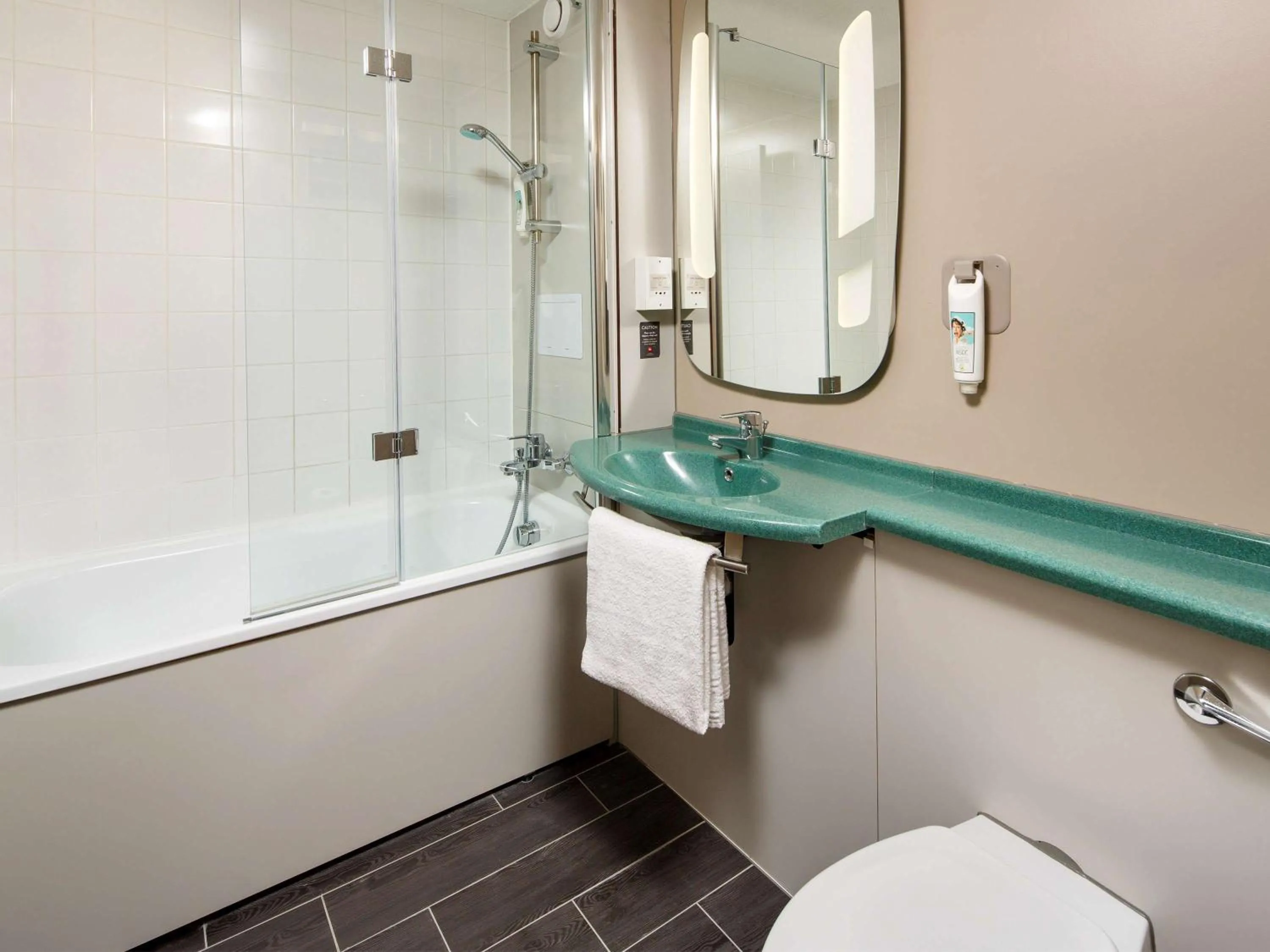 Photo of the whole room, Bathroom in ibis Birmingham Centre Irving Street