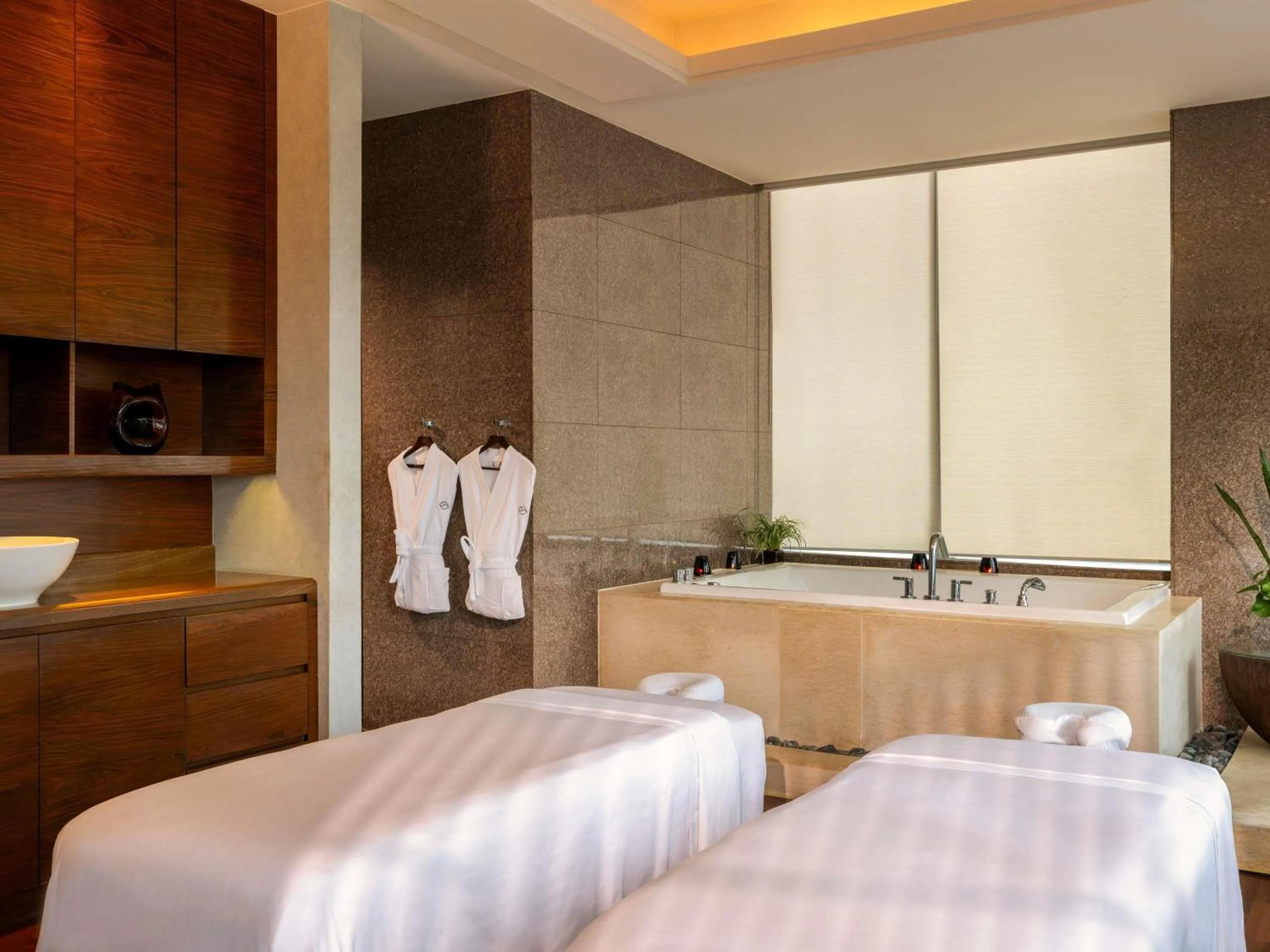 Spa and wellness centre/facilities, Bed in Fairmont Makati