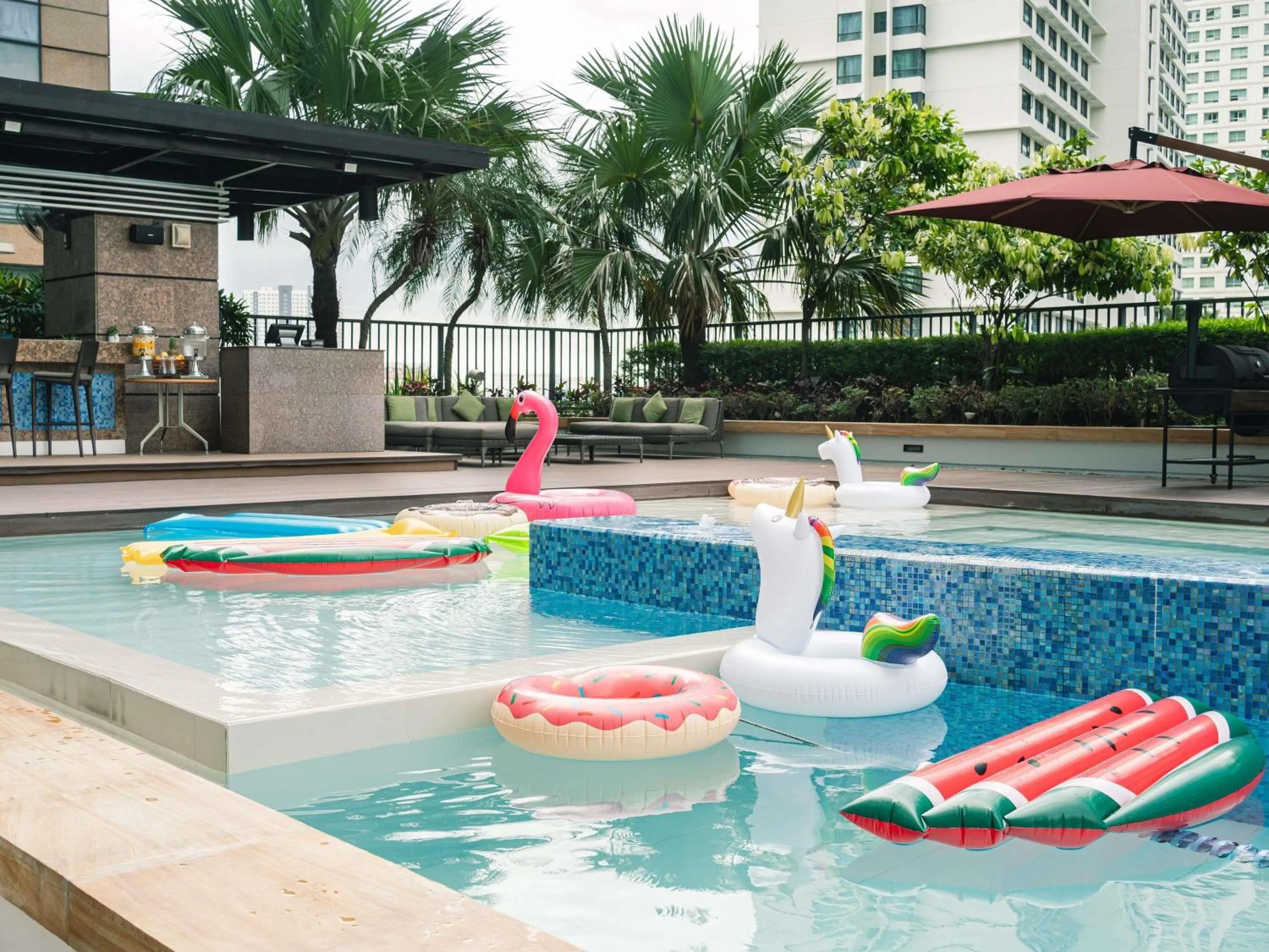 Lounge or bar in Fairmont Makati