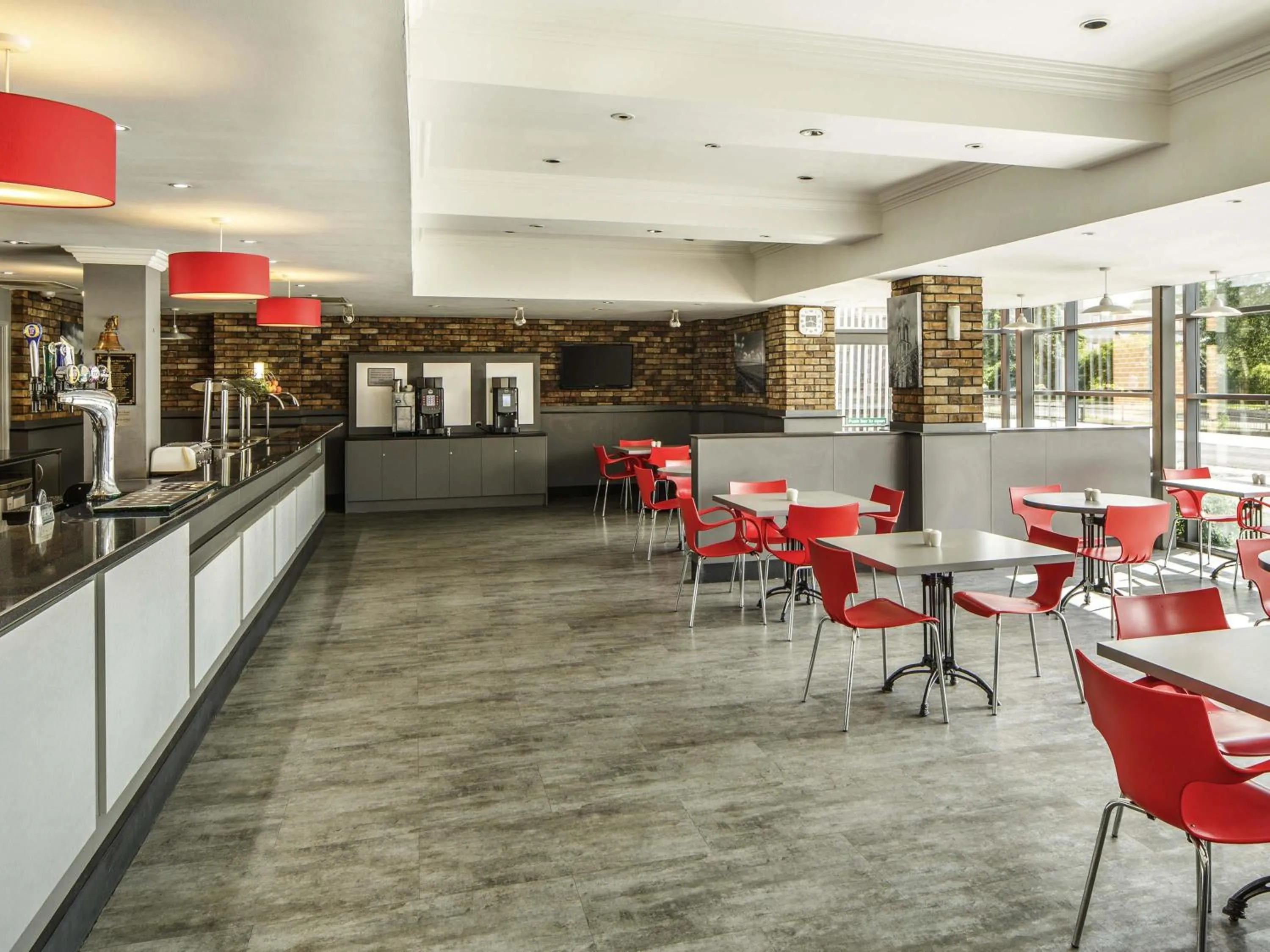 Restaurant/places to eat in ibis Hull City Centre