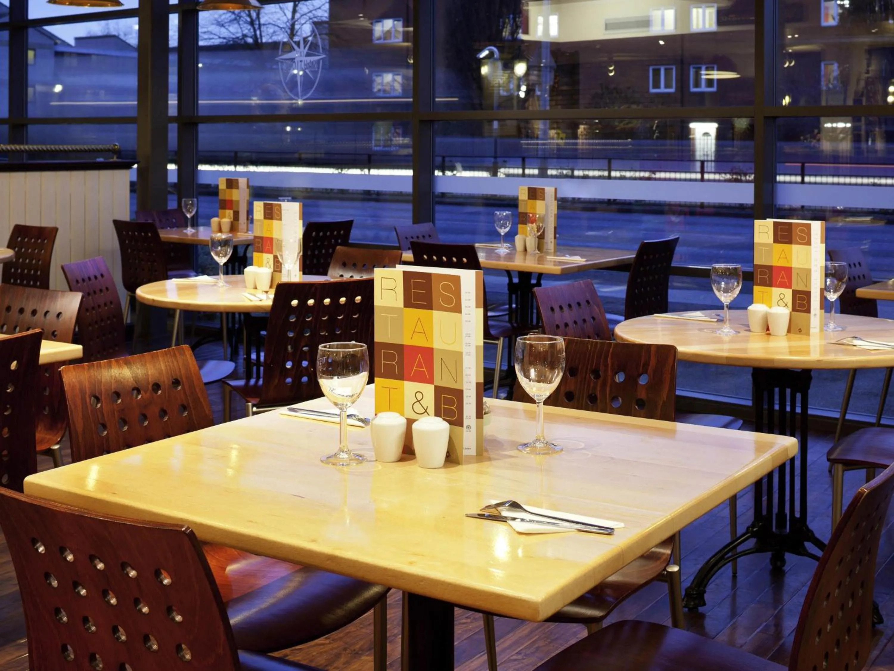 Restaurant/places to eat in ibis Hull City Centre