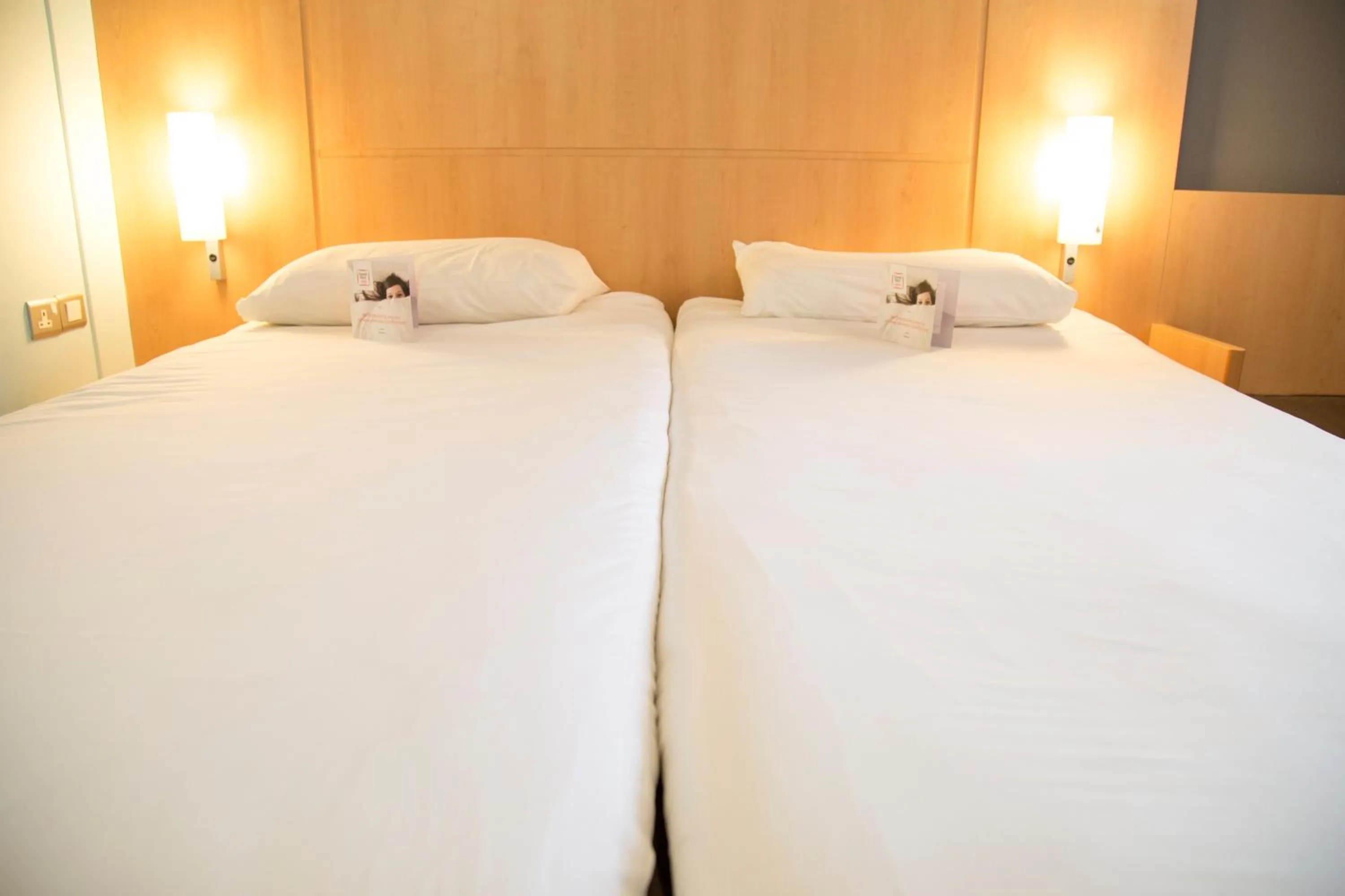 Bed in ibis Hull City Centre