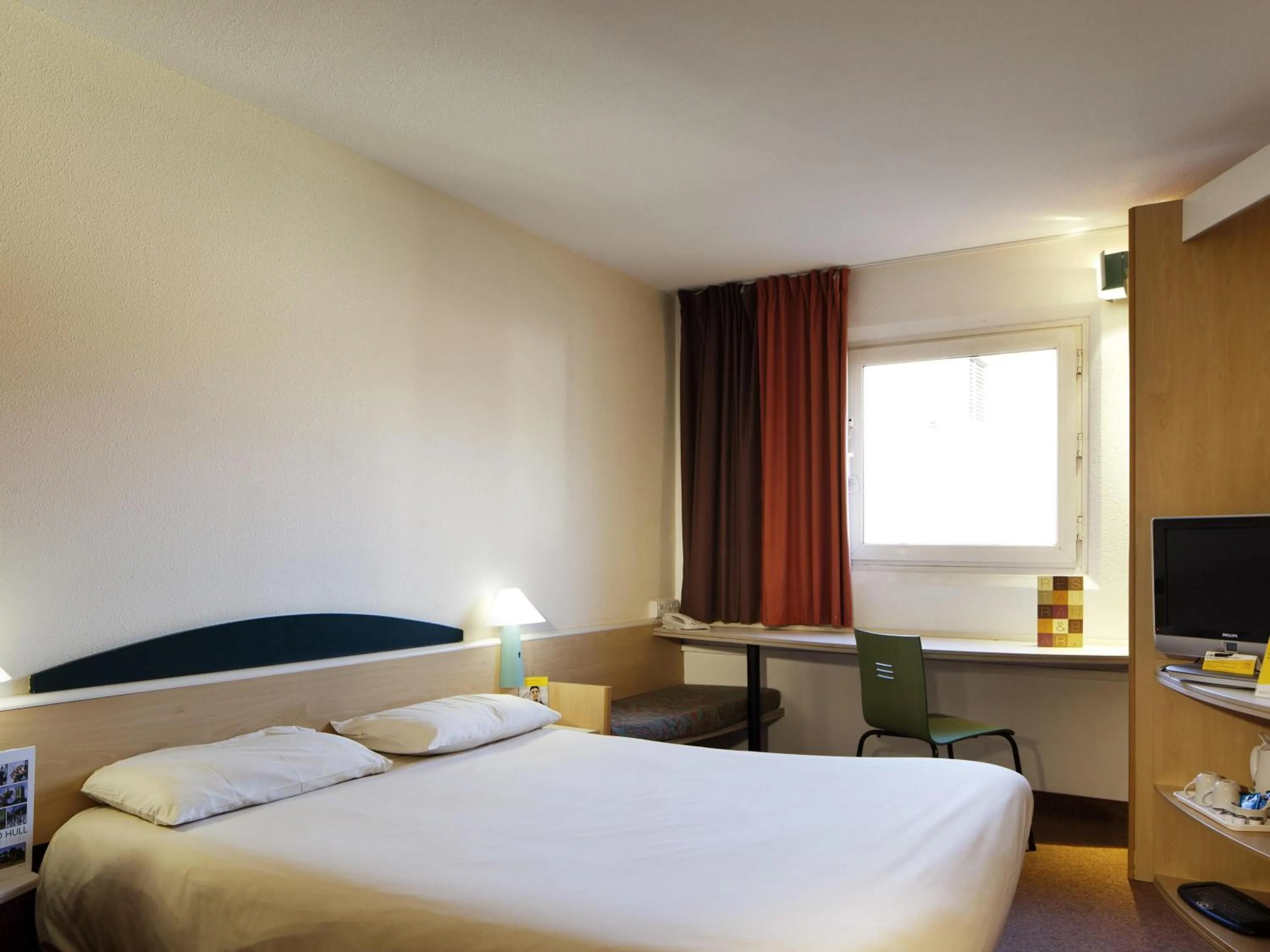 Bedroom, Bed in ibis Hull City Centre