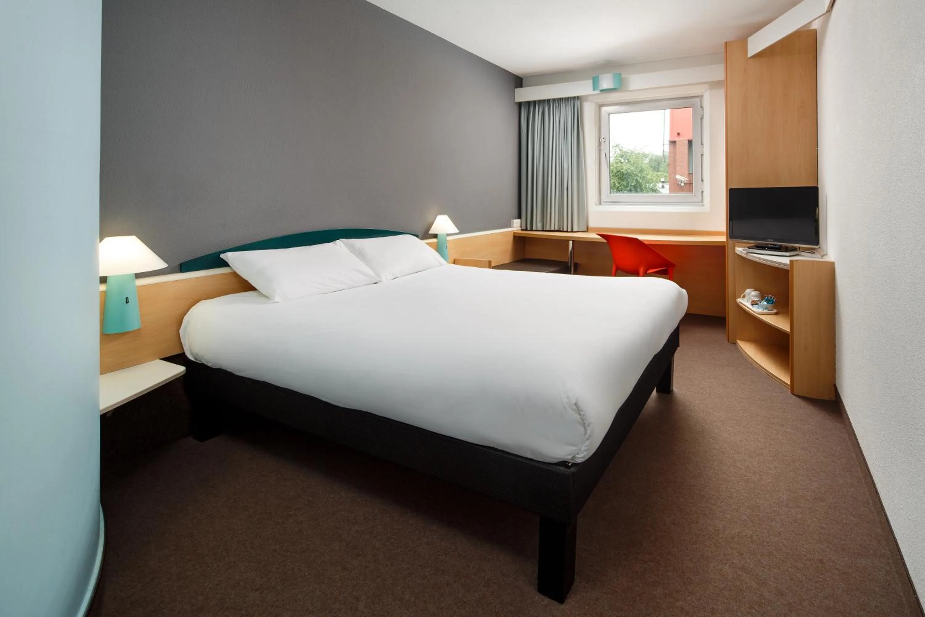 Photo of the whole room, Bed in ibis Hull City Centre