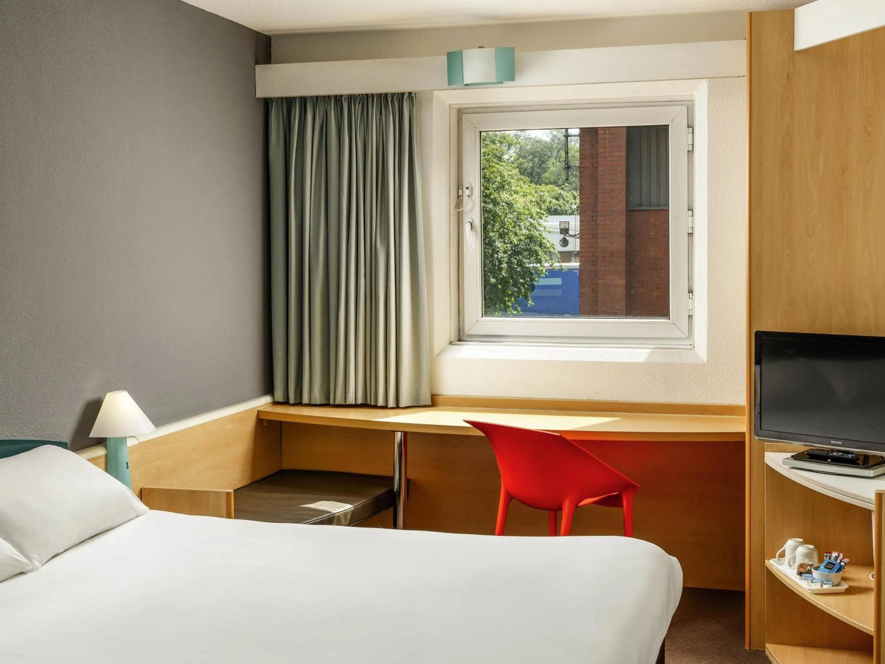 Bedroom, Bed in ibis Hull City Centre