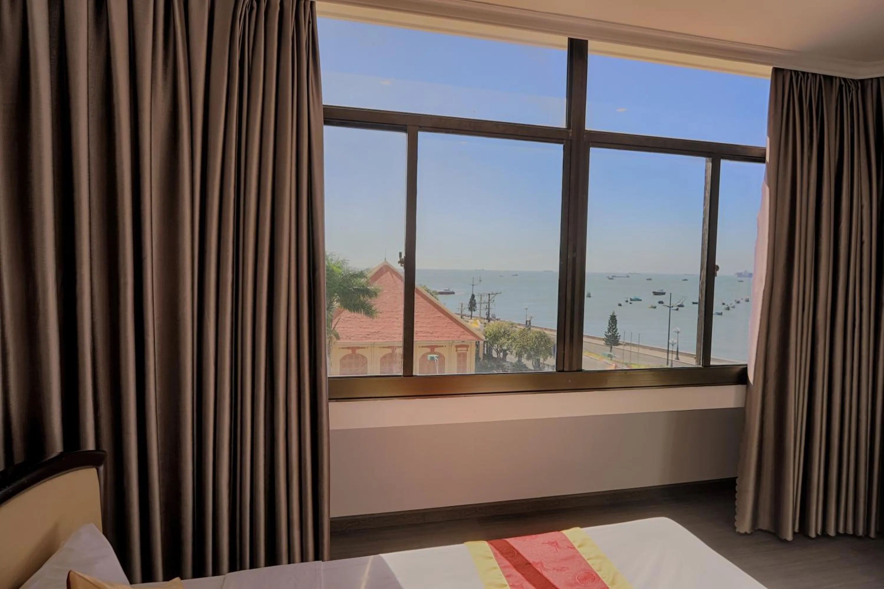 Sea view, Bed in Vung Tau P&T Hotel
