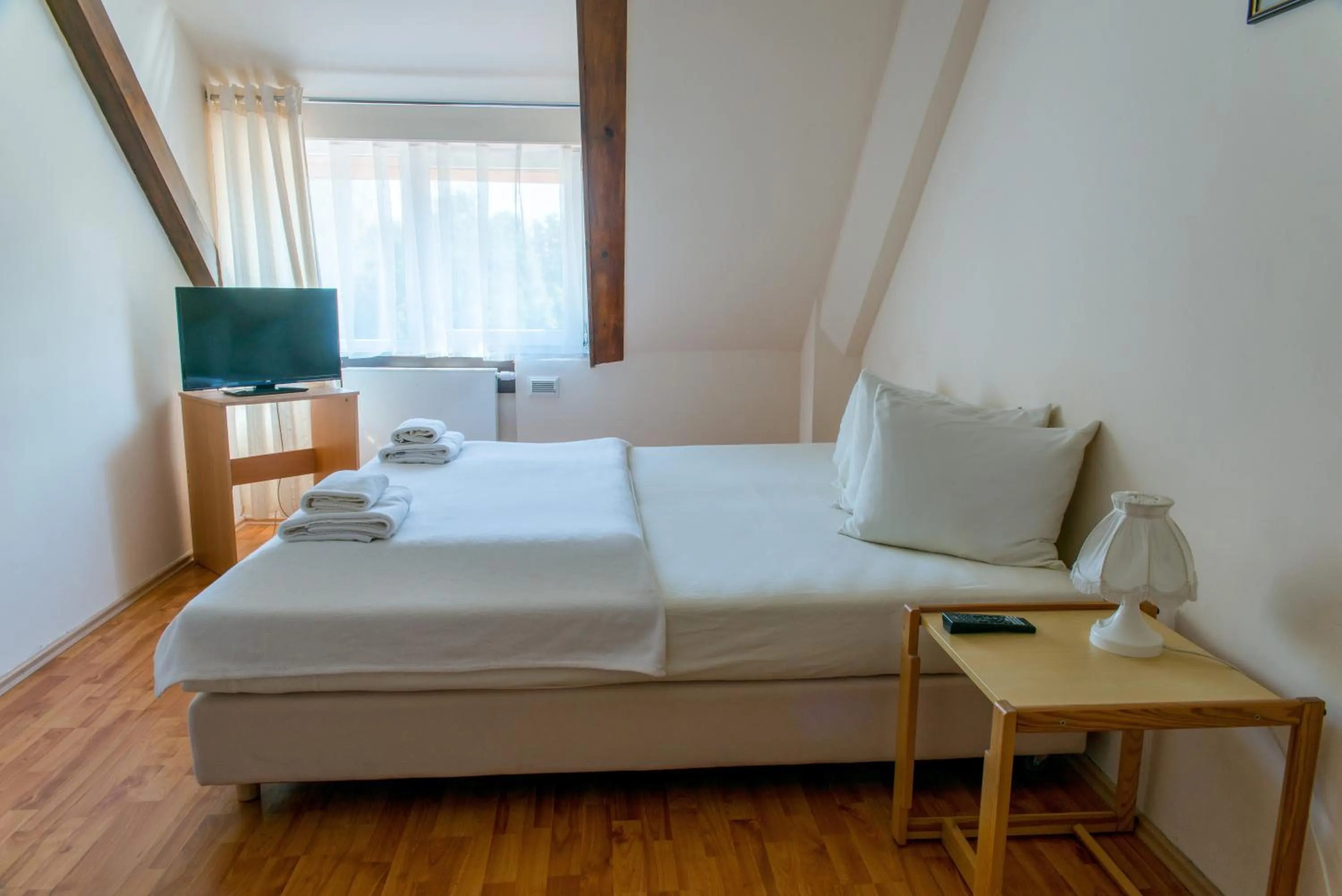 Bed in Park Inn Resort przy jeziorze - sauna i duży parking - pieski mile widziane