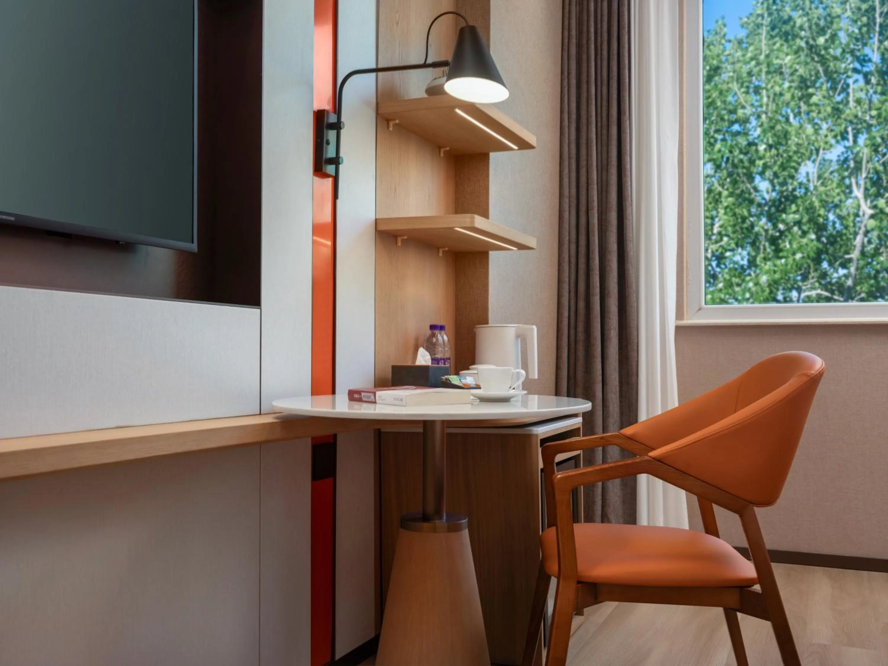 room service in Holiday Inn Express Shangdi Beijing by IHG l Next to Yuanmingyuan Park & Subway & Qinghe Railway Station & Beijing Sport University l Taxi 15 Minutes to Summer Palace & Peking University & Tsinghua University l 20 Minutes to Badaling Great Wall by Railway