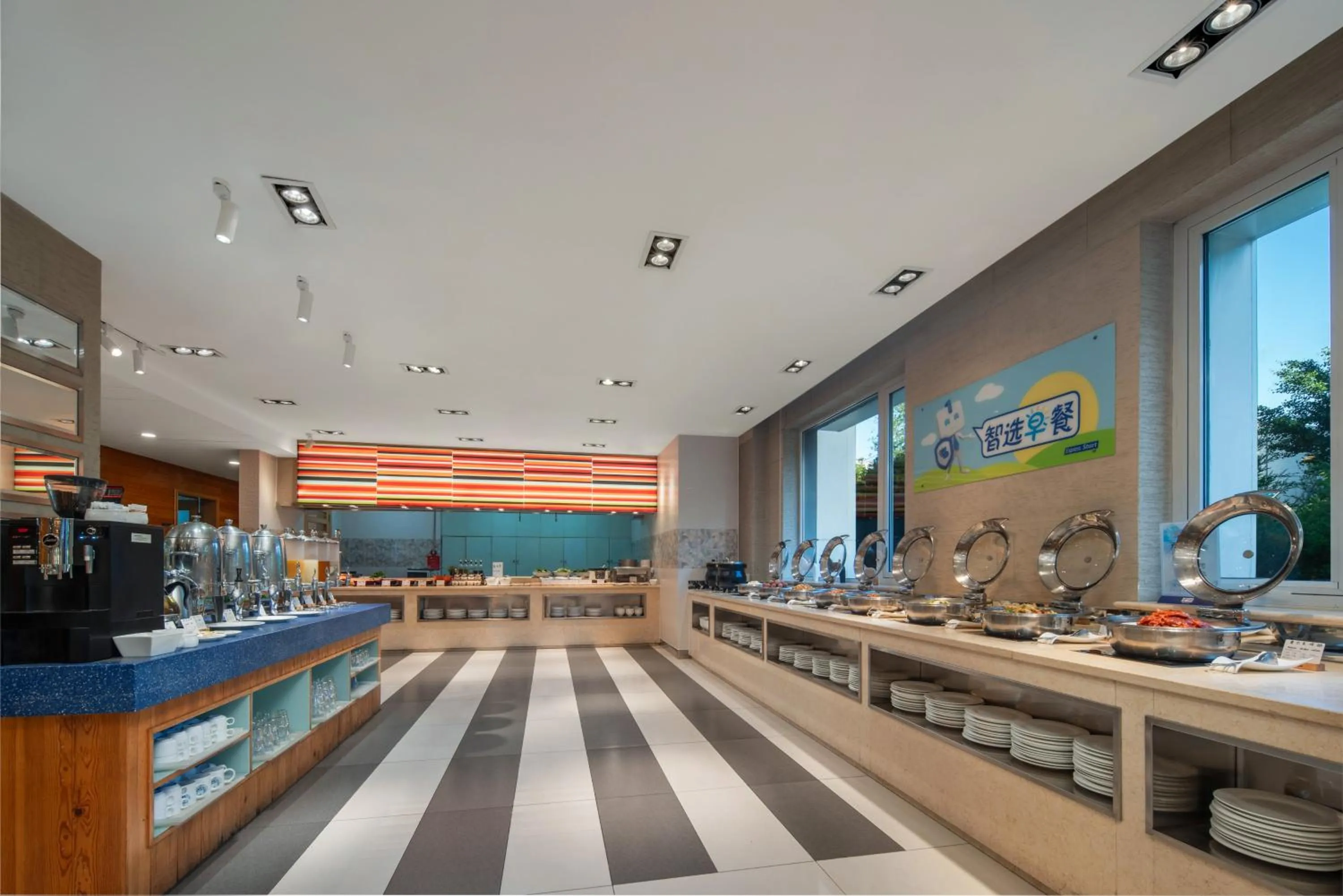 Restaurant/places to eat in Holiday Inn Express Shangdi Beijing by IHG l Next to Yuanmingyuan Park & Subway & Qinghe Railway Station & Beijing Sport University l Taxi 15 Minutes to Summer Palace & Peking University & Tsinghua University l 20 Minutes to Badaling Great Wall by Railway