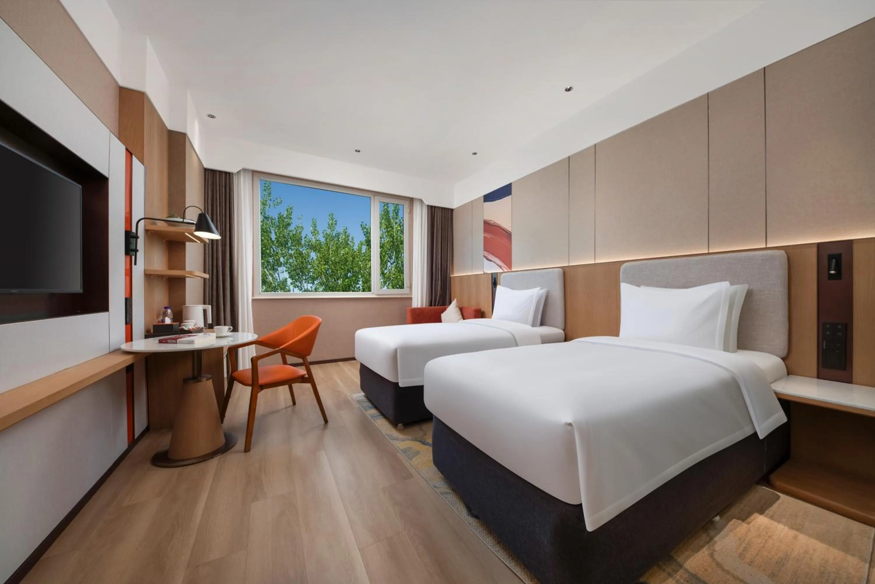 Photo of the whole room, Bed in Holiday Inn Express Shangdi Beijing by IHG l Next to Yuanmingyuan Park & Subway & Qinghe Railway Station & Beijing Sport University l Taxi 15 Minutes to Summer Palace & Peking University & Tsinghua University l 20 Minutes to Badaling Great Wall by Railway