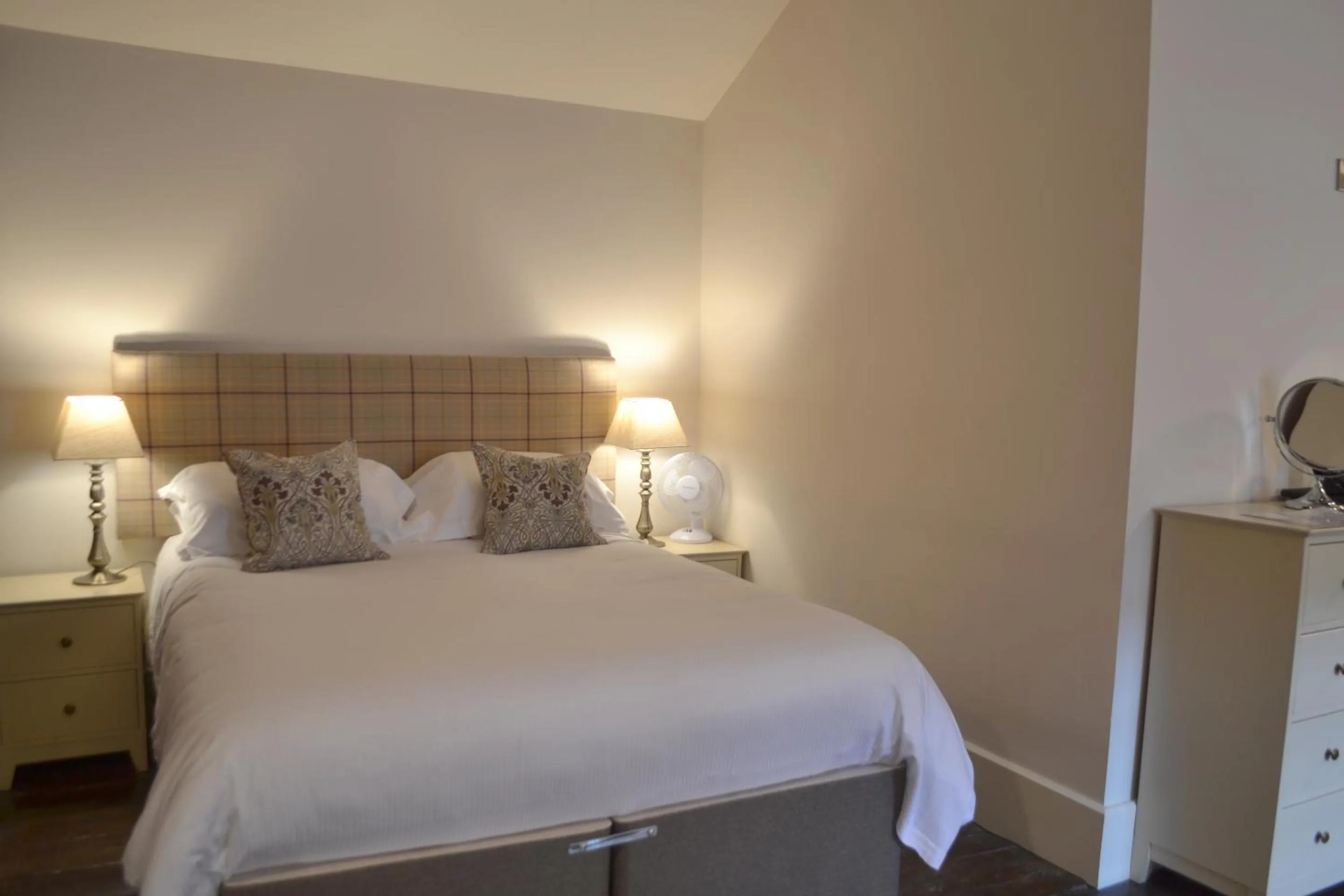 Bedroom, Bed in The Nags Head