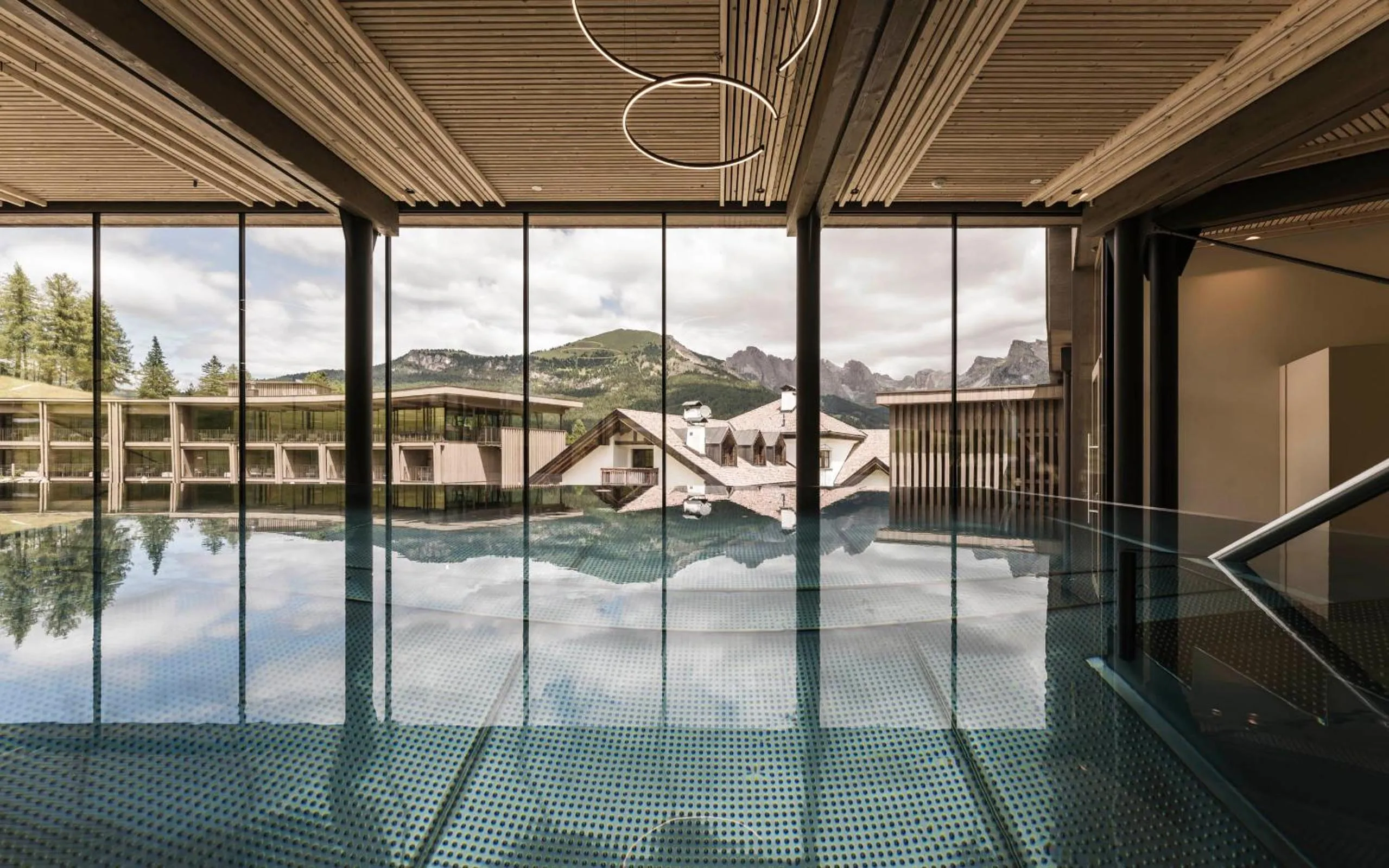 Swimming pool in Cendevaves Alpine Silence