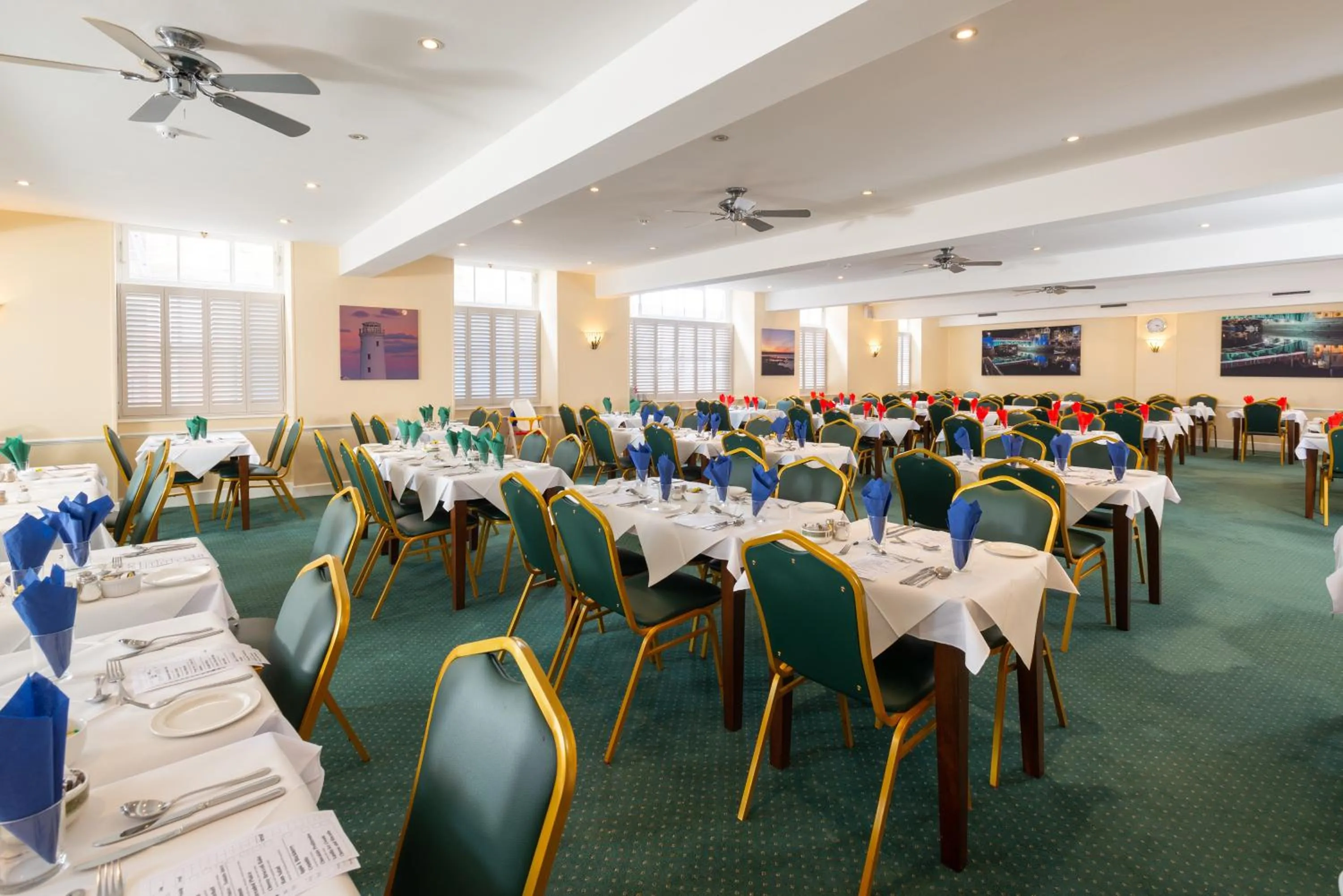 Restaurant/places to eat in The Crown Hotel