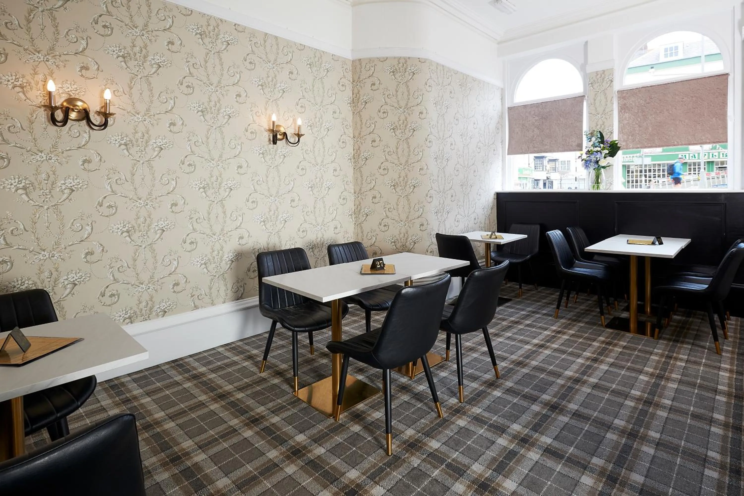 Restaurant/places to eat in The Crown Hotel