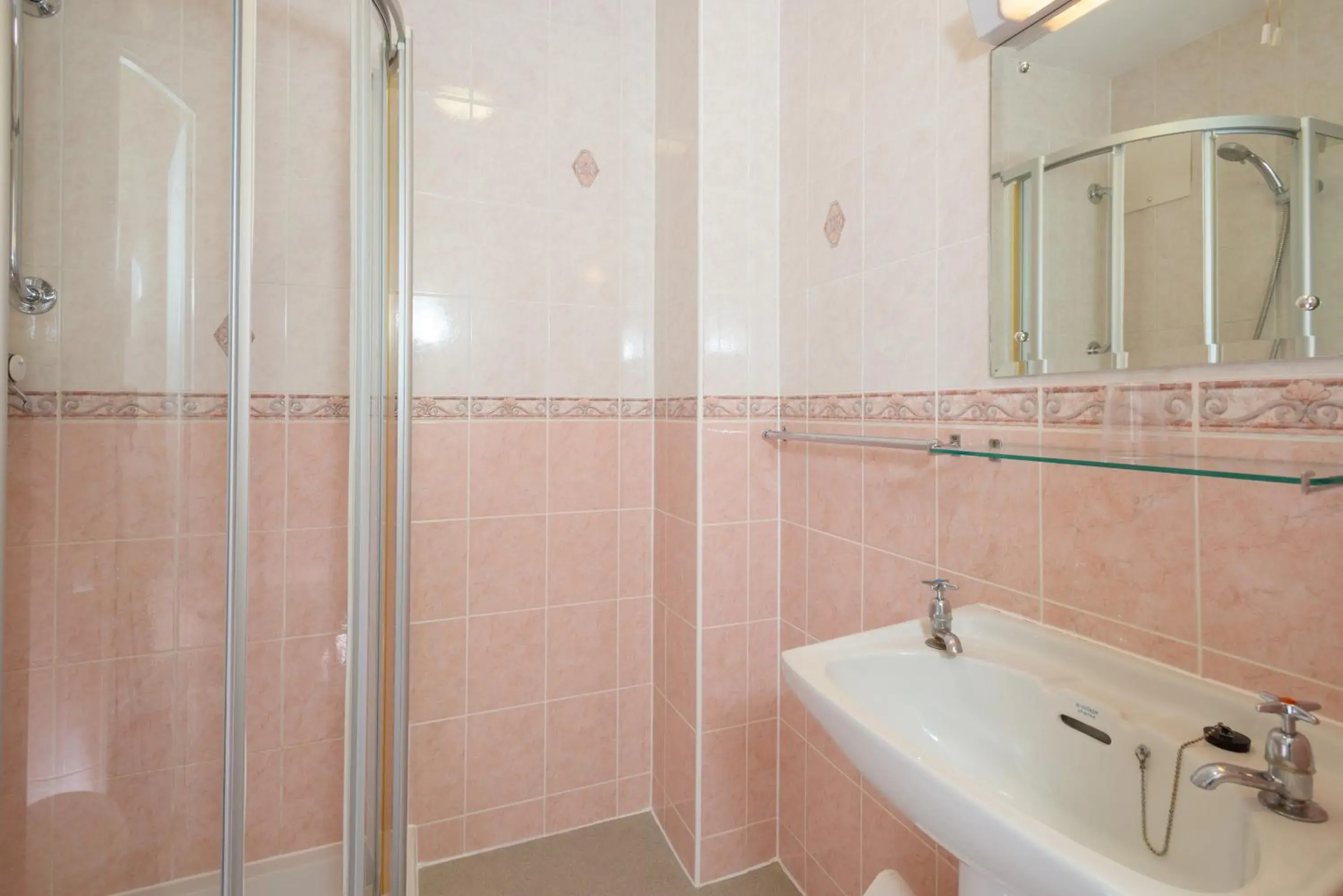 Single Room in The Crown Hotel Single Room in The Crown Hotel