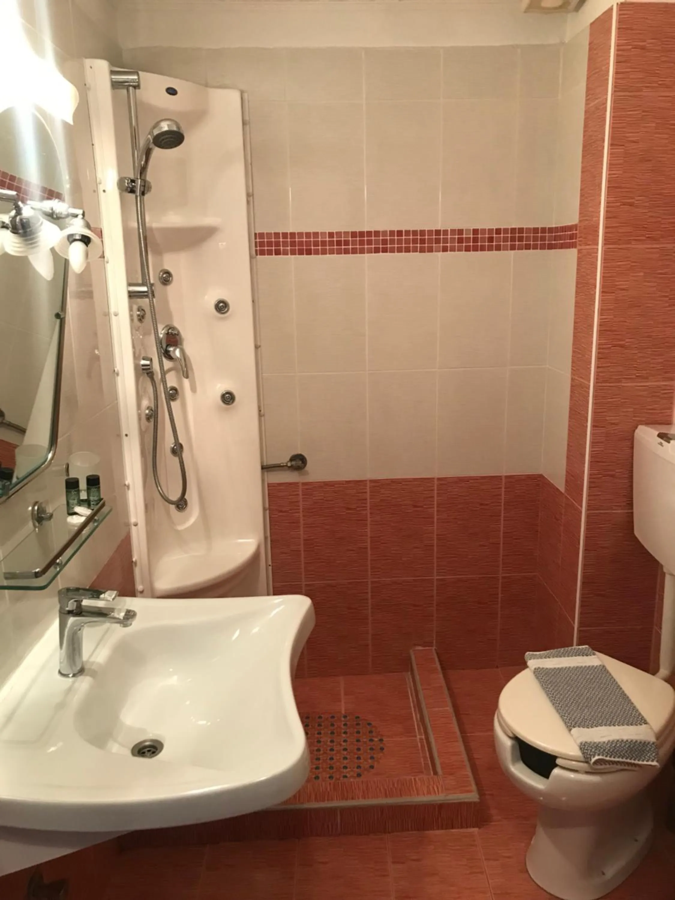 Hot Tub in Enastron Hotel