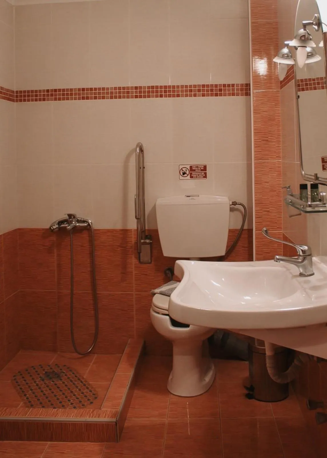 Hot Tub in Enastron Hotel