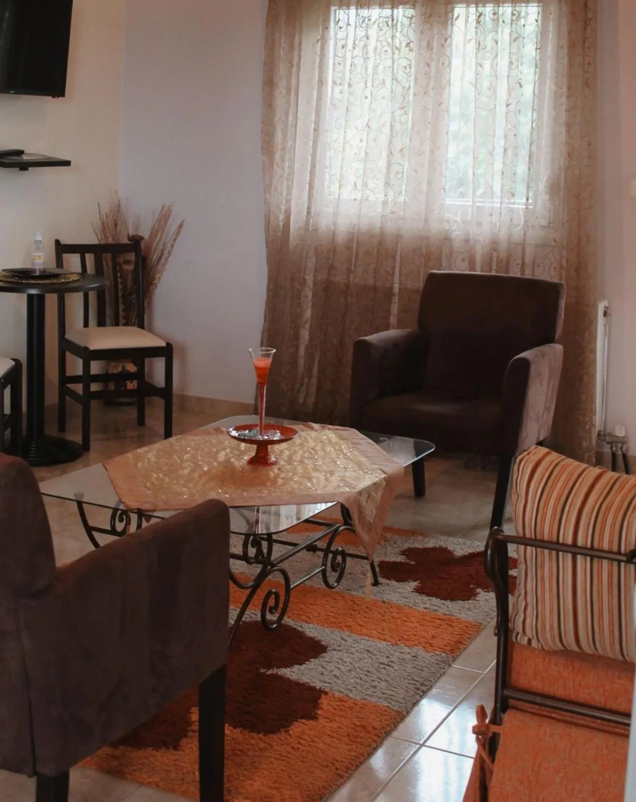 Living room in Enastron Hotel