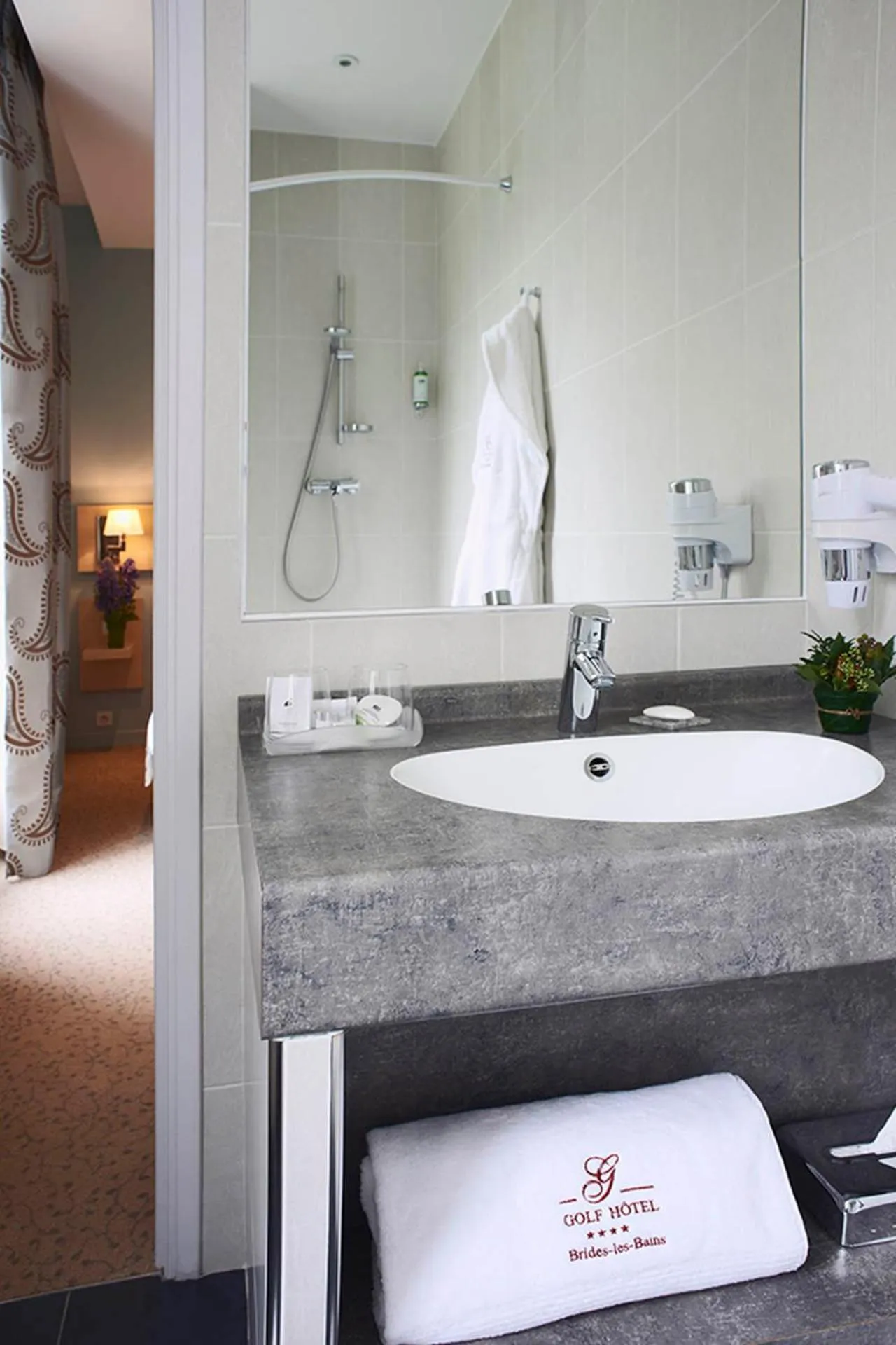 Bathroom in Golf Hôtel