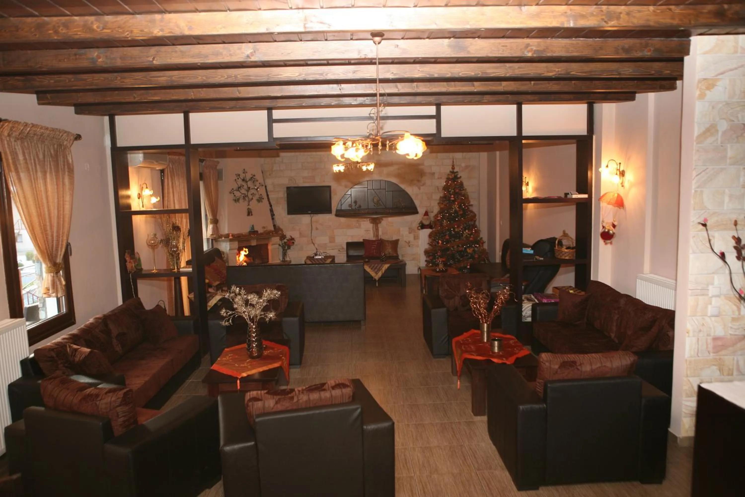 Communal lounge/ TV room in Hotel Edem