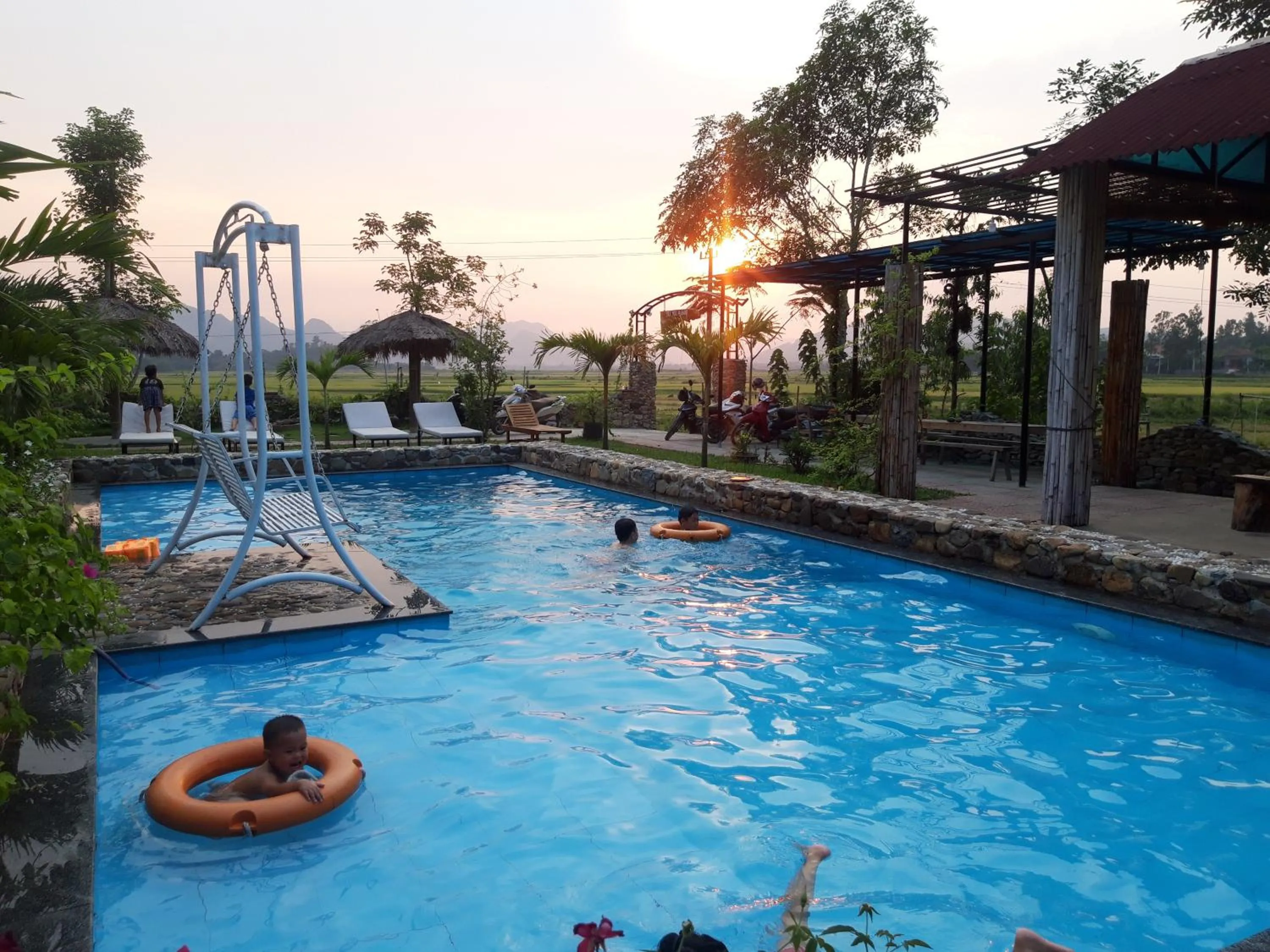 Swimming pool in Palafita Bungalow