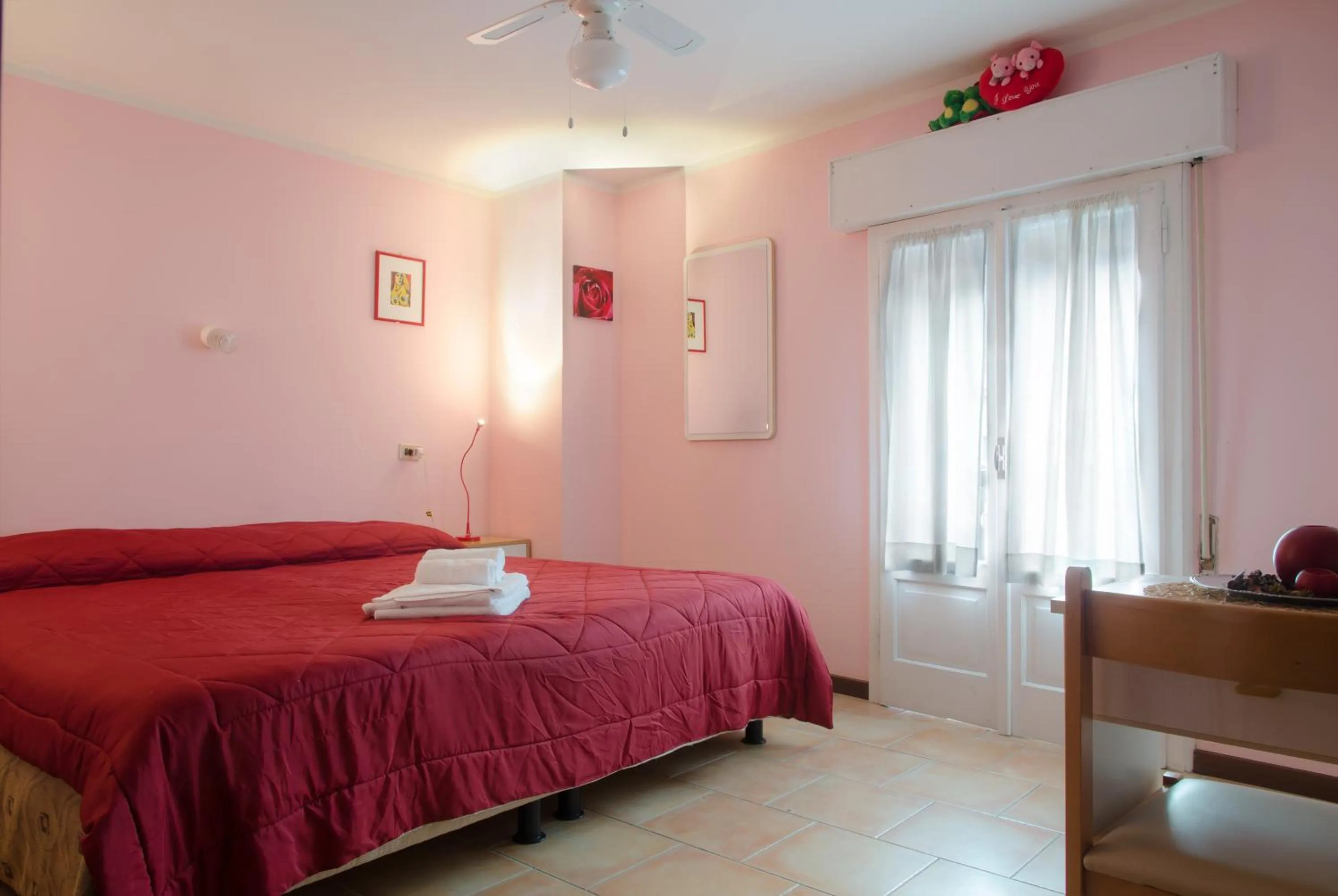 Balcony/Terrace, Bed in Hotel Capriolo