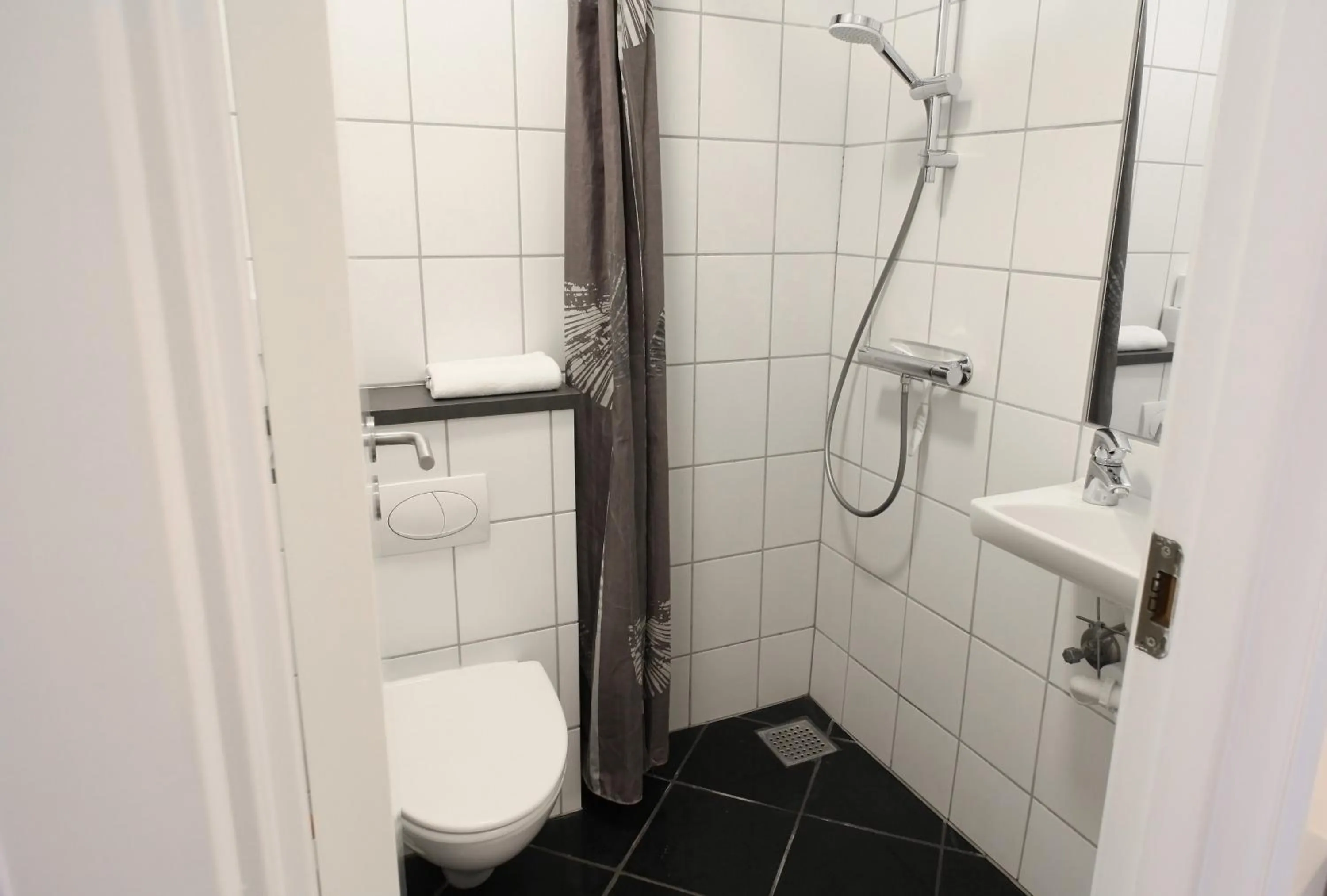 Shower in Hotel Aarhus City Apartments