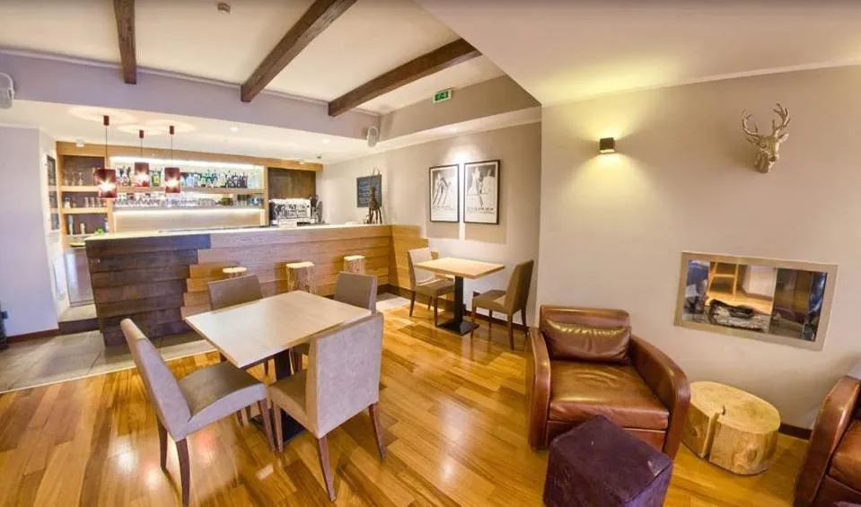 Lounge or bar in Hotel Nido dell'Aquila