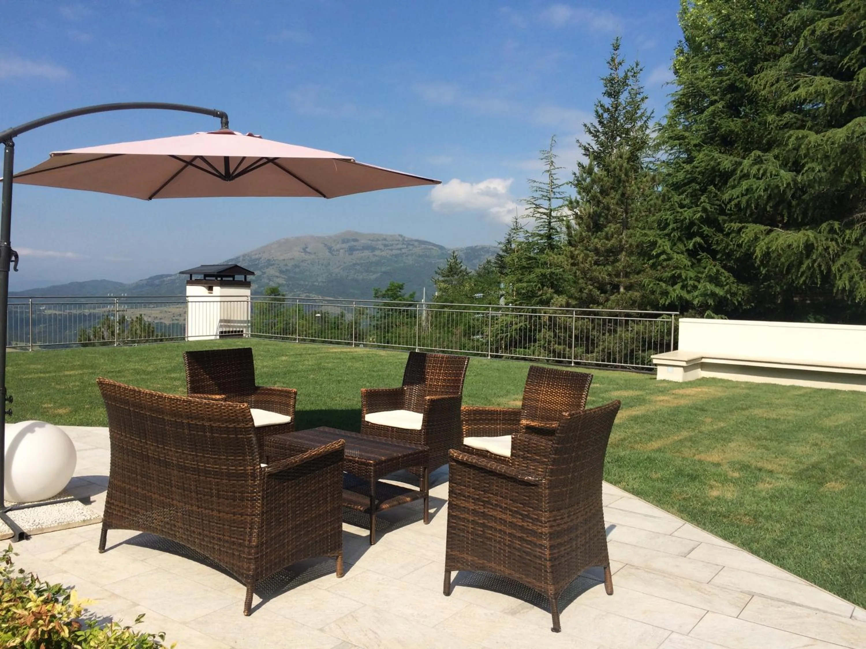 Patio in Hotel Nido dell'Aquila