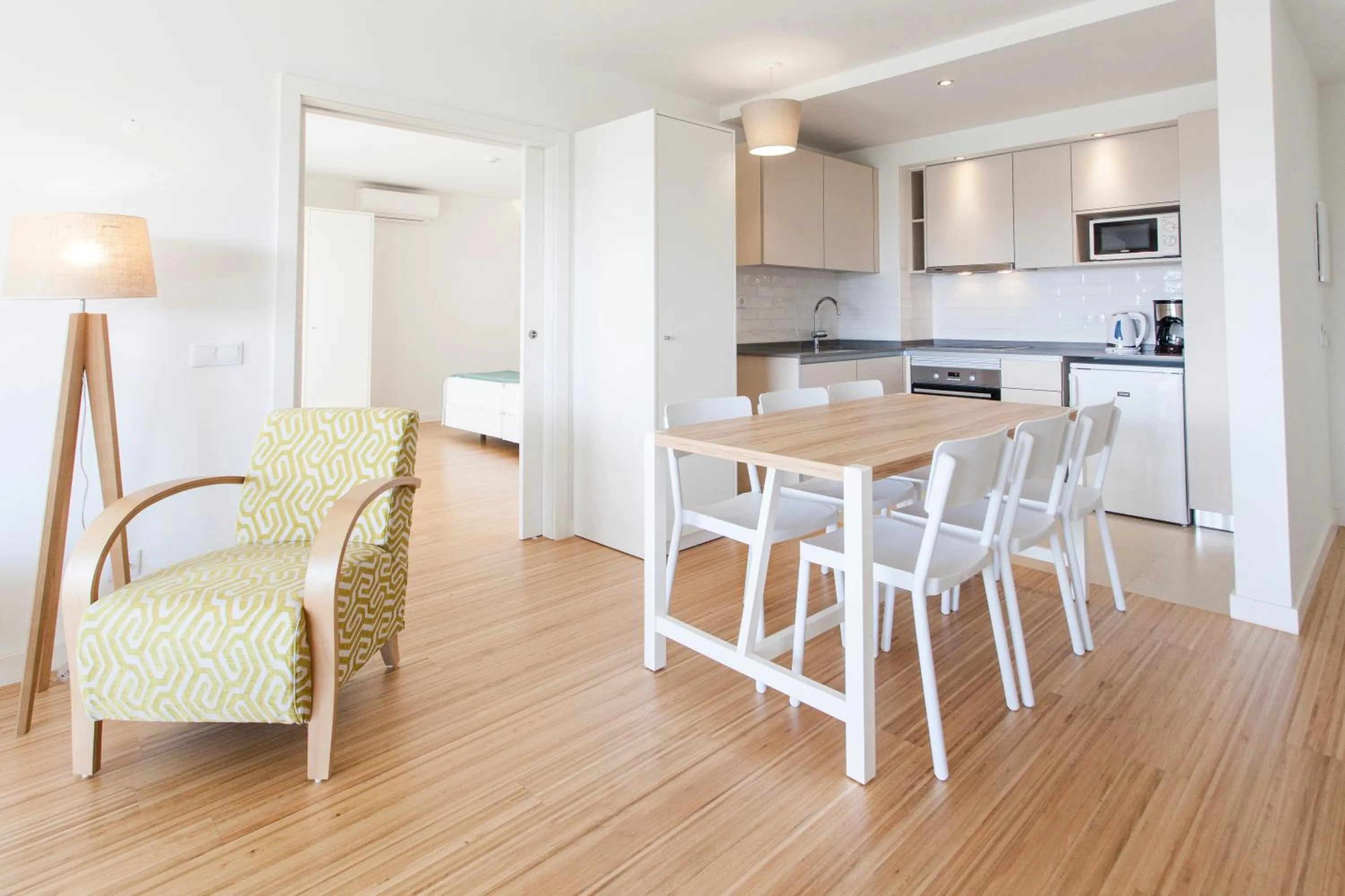 Kitchen or kitchenette in Alfagar Aparthotel