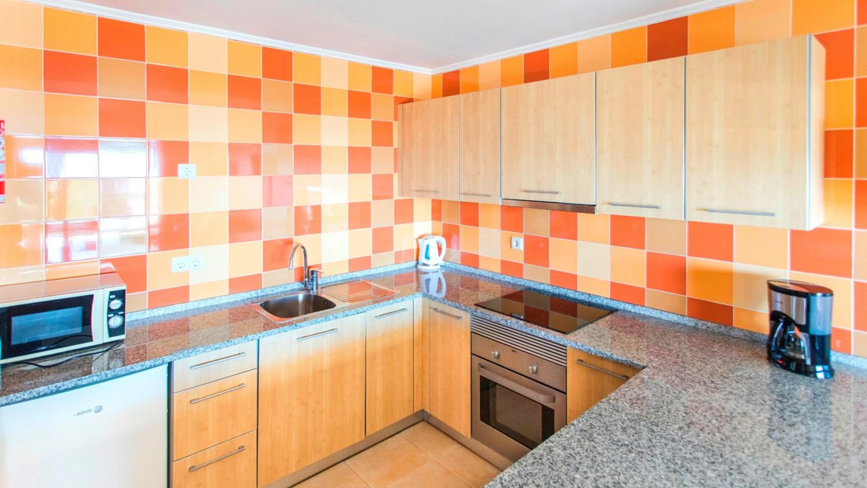 Kitchen or kitchenette in Alfagar Aparthotel
