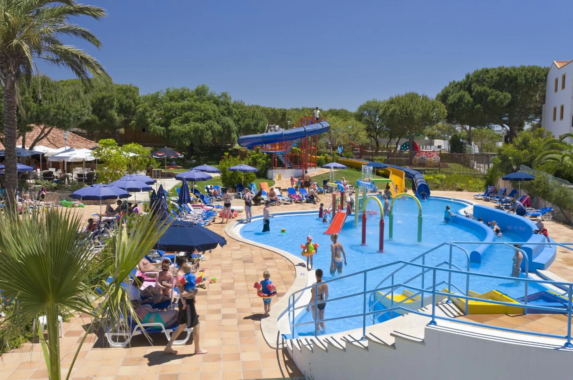 Swimming pool in Alfagar Aparthotel