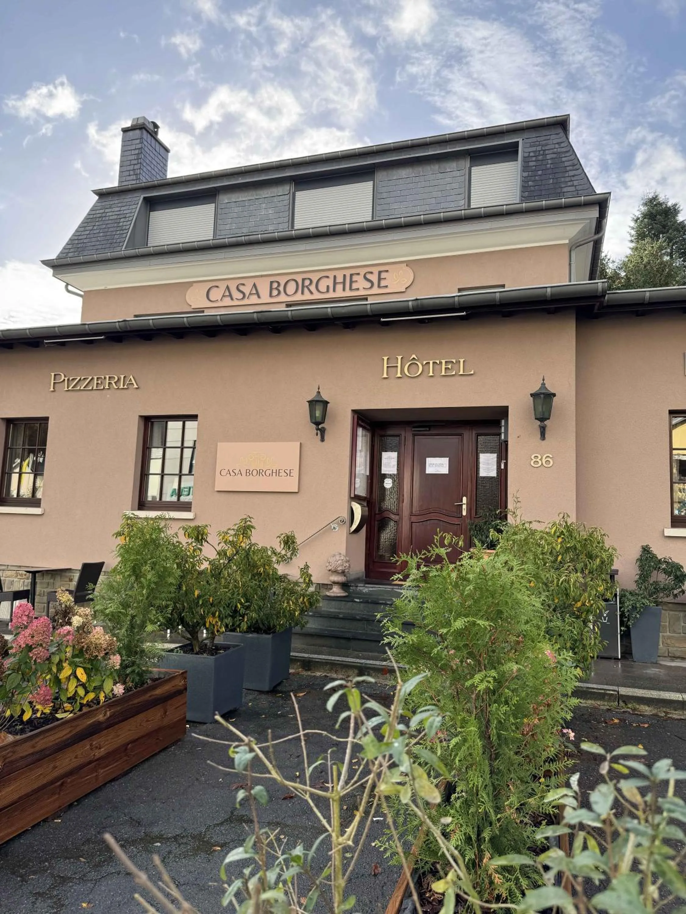 Property building in Hotel Casa Borghese