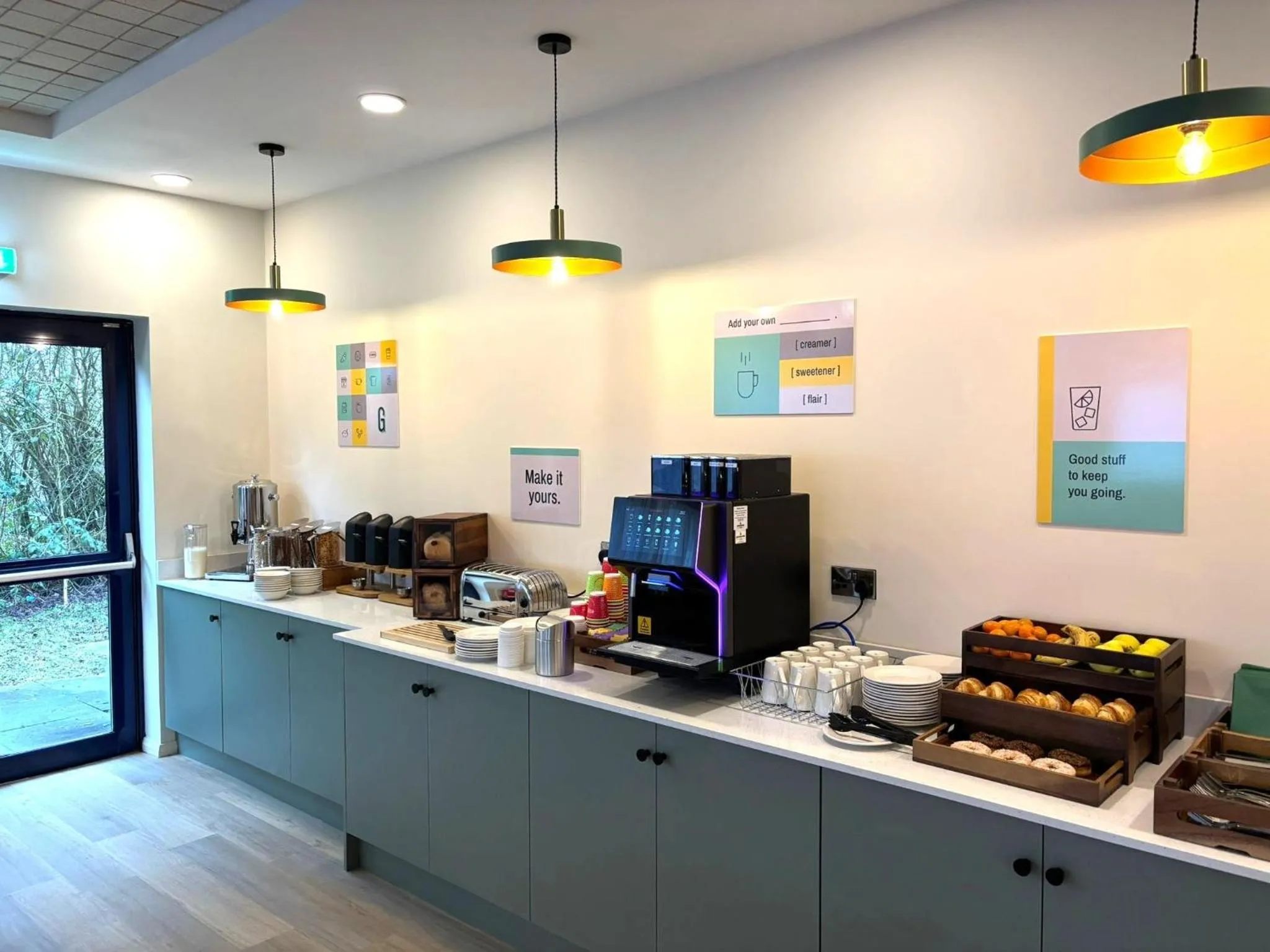 Bedroom in Garner Hotel Lincoln by IHG