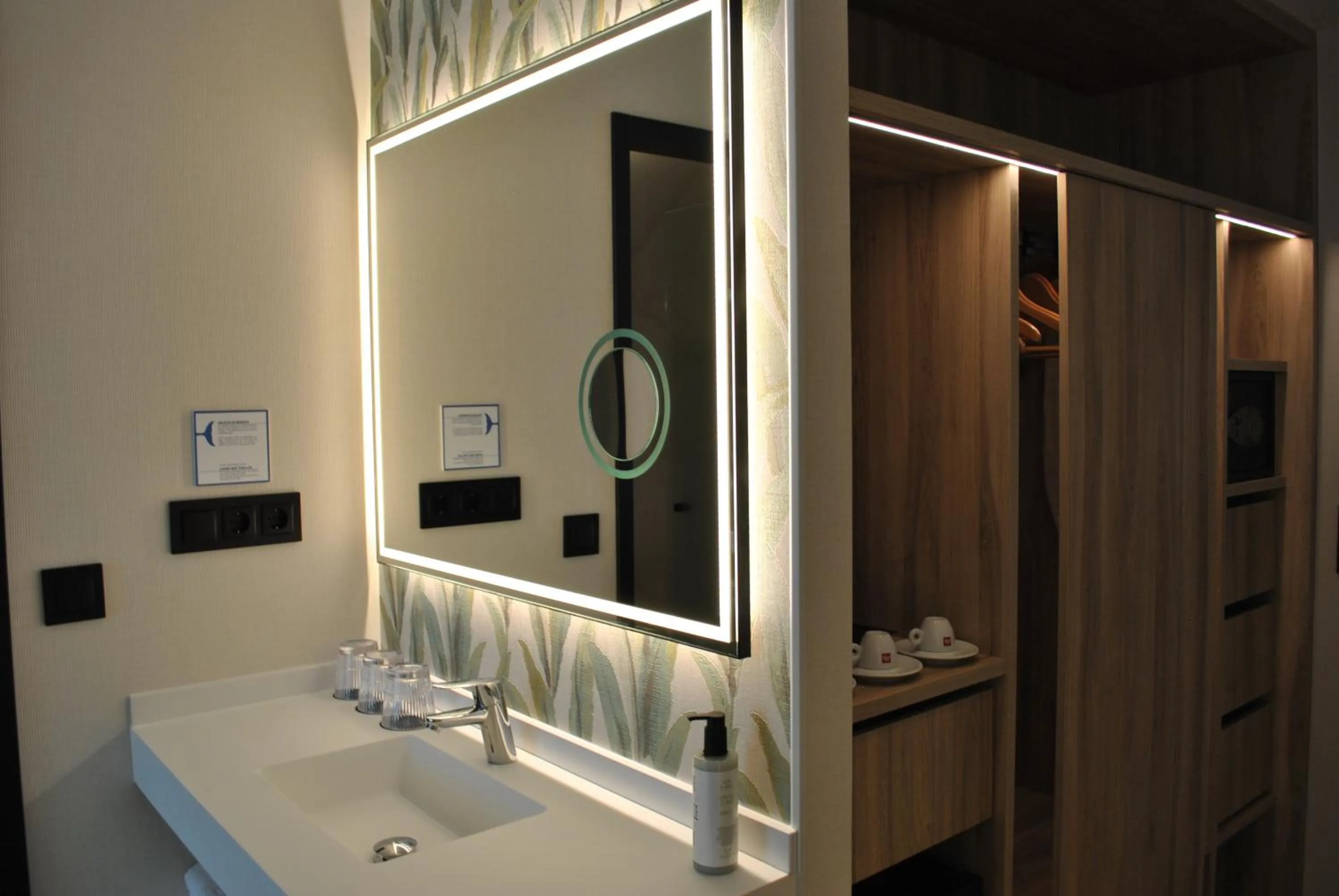 Bathroom in Hotel Delfin Azul