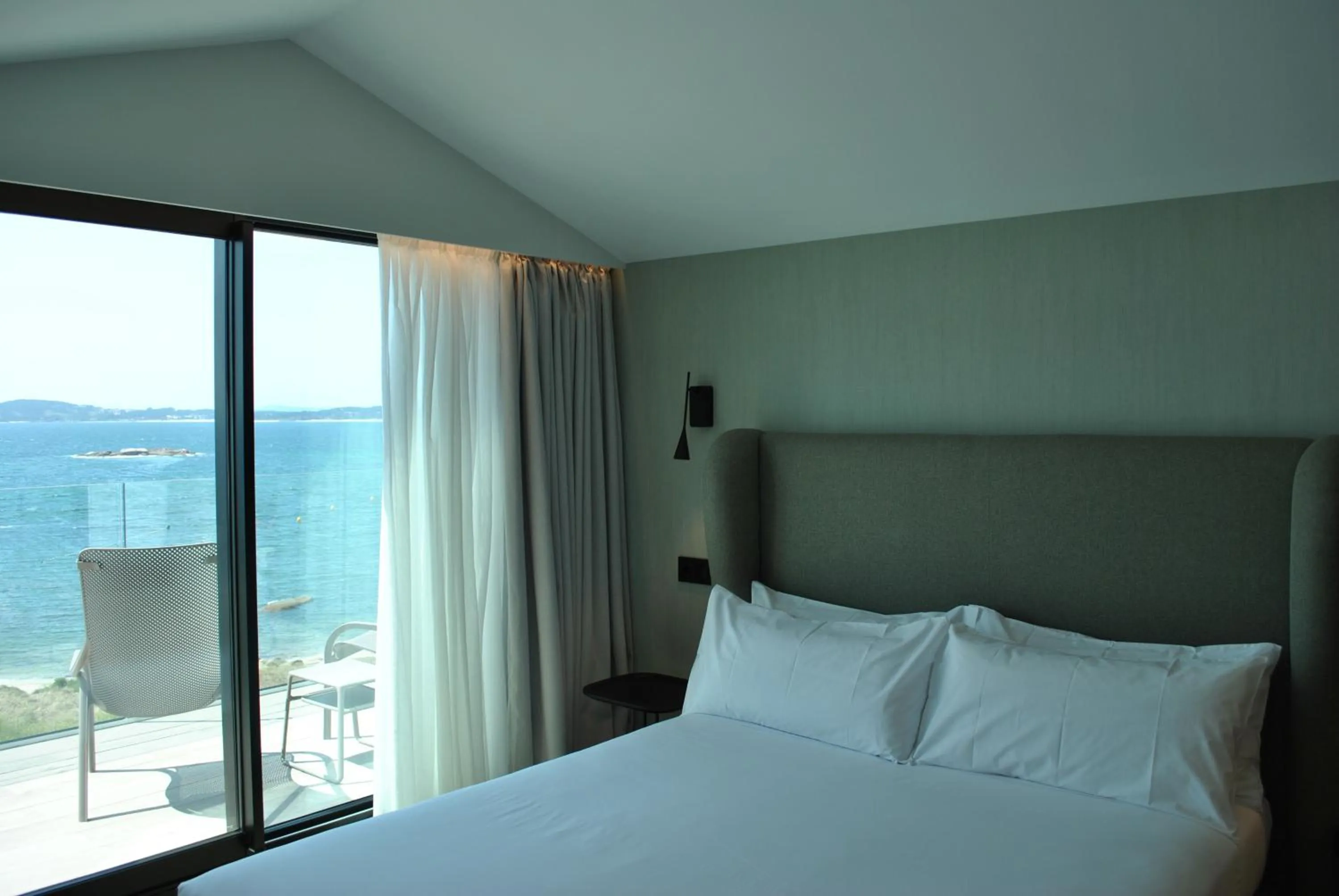 Bedroom, Bed in Hotel Delfin Azul