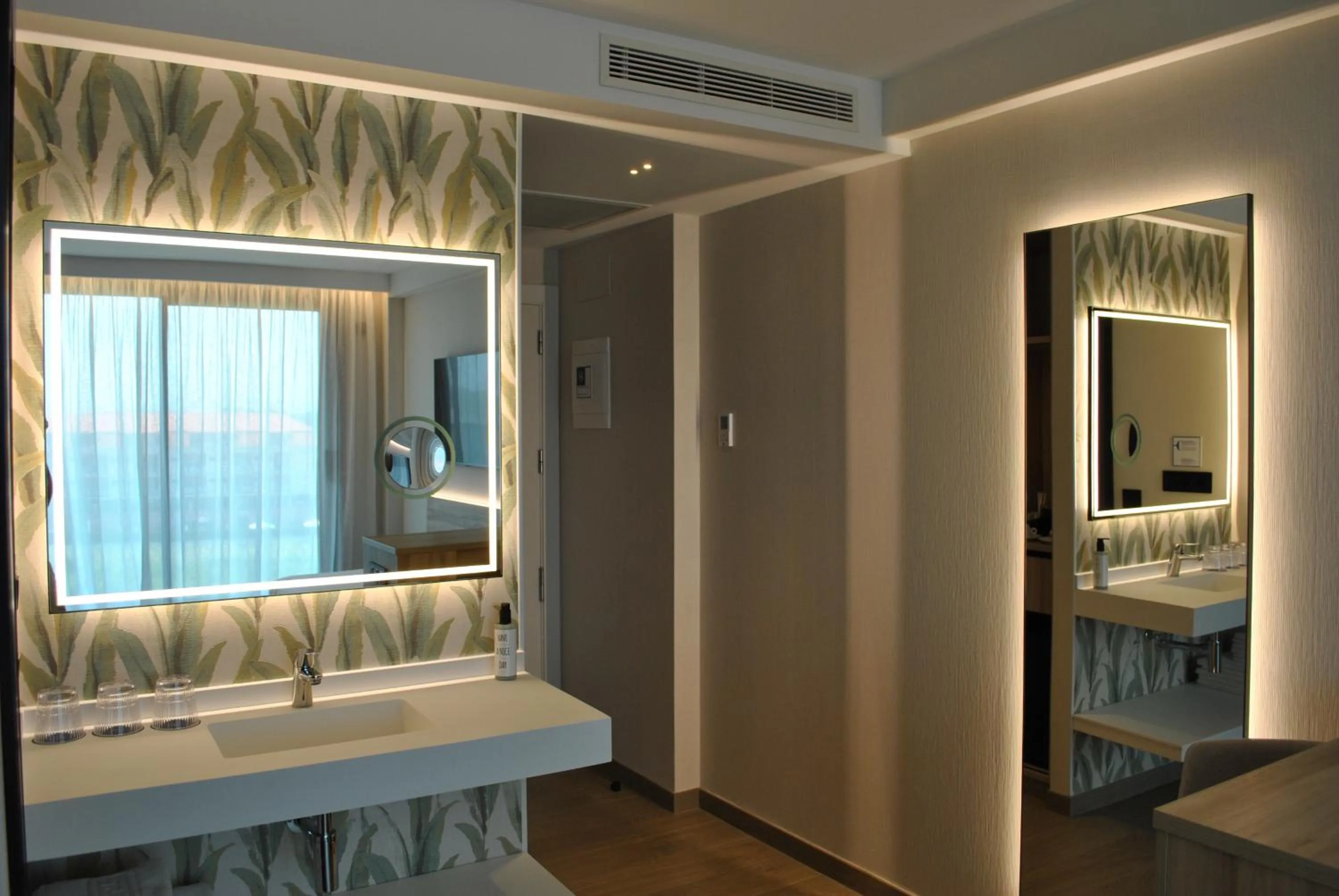 Bathroom in Hotel Delfin Azul