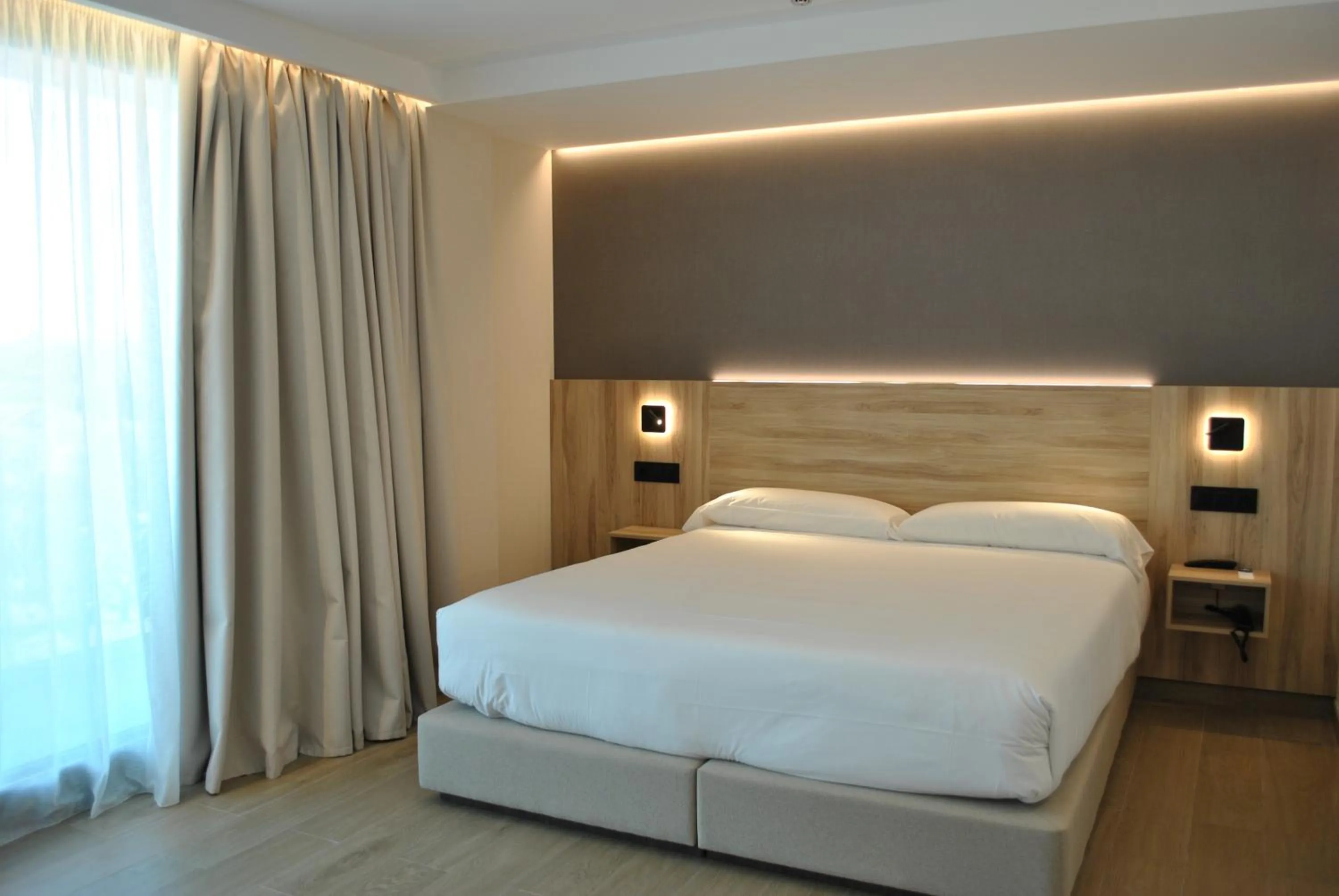 Bedroom, Bed in Hotel Delfin Azul