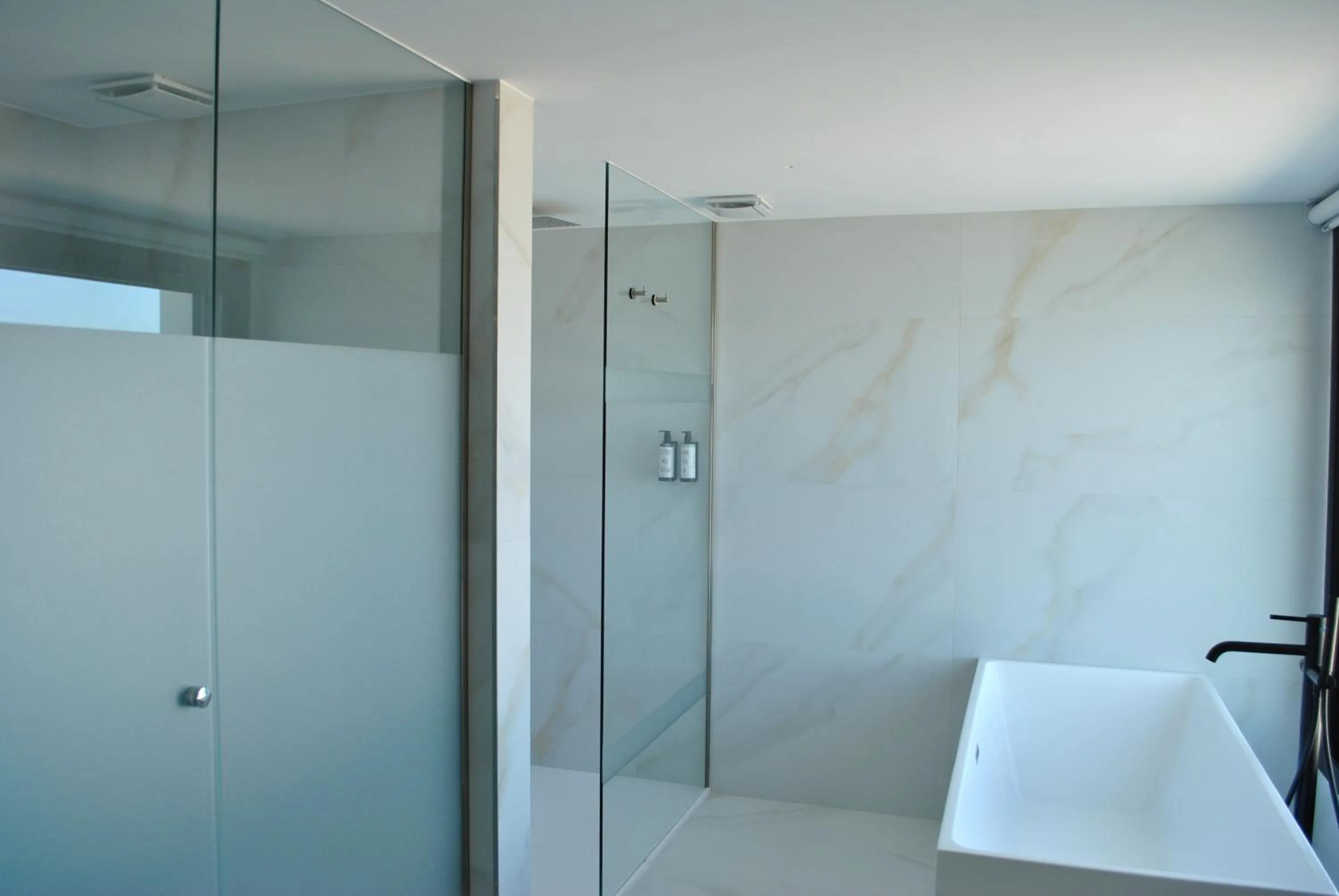 Bathroom in Hotel Delfin Azul