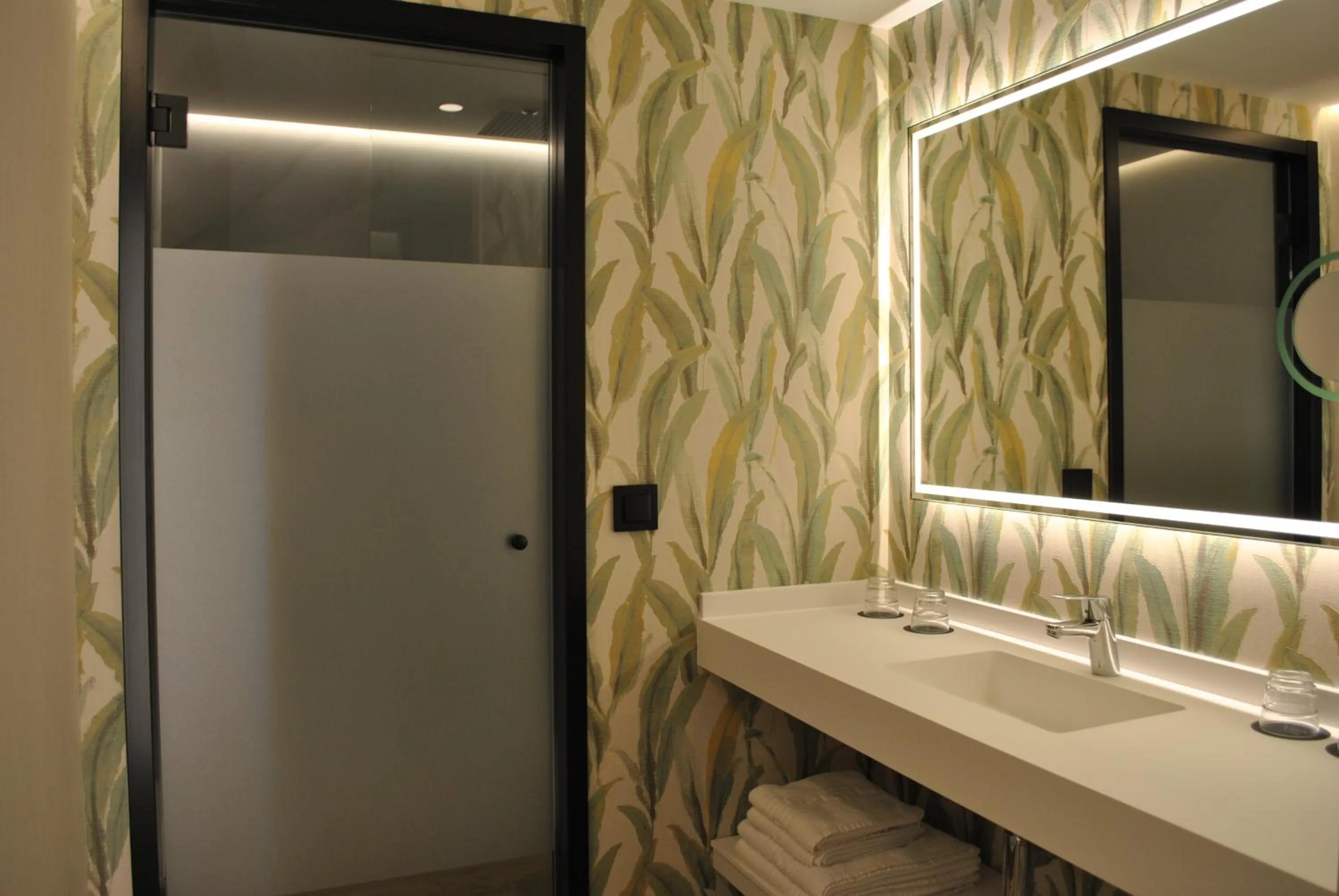 Bathroom in Hotel Delfin Azul