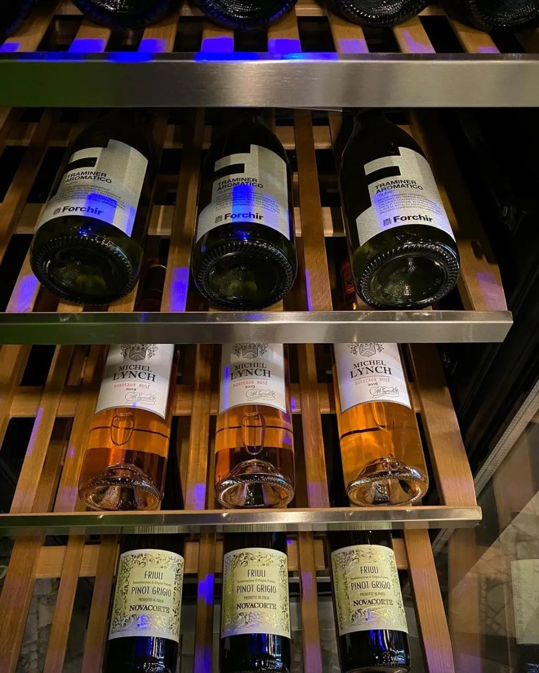 Restaurant/places to eat in Hotel Elysee