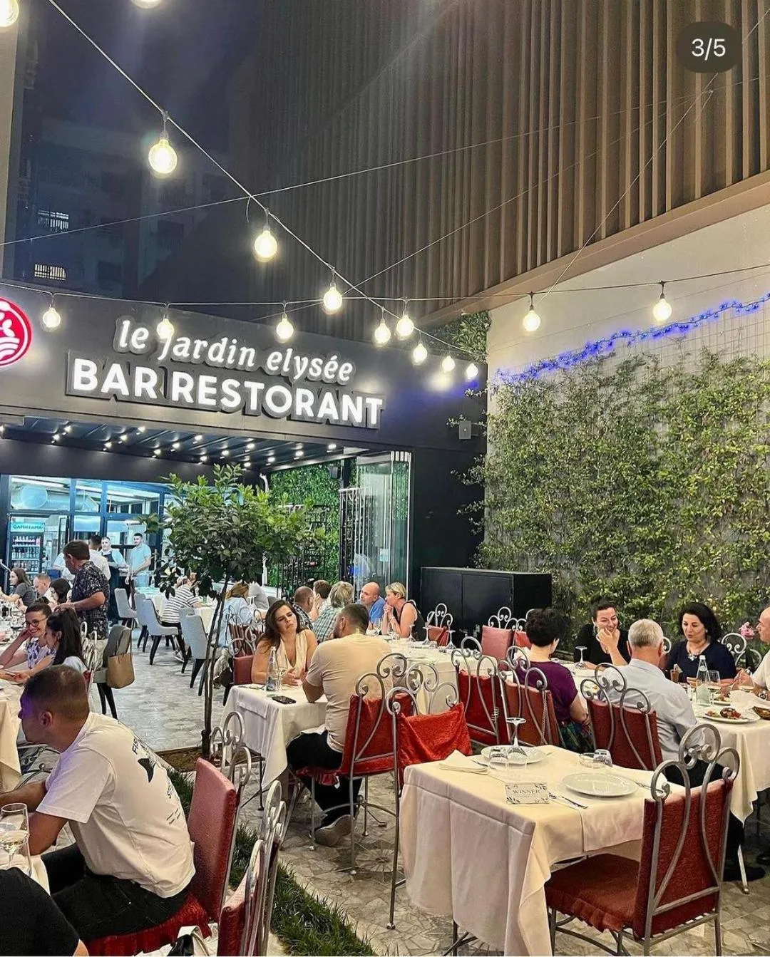 Restaurant/places to eat in Hotel Elysee