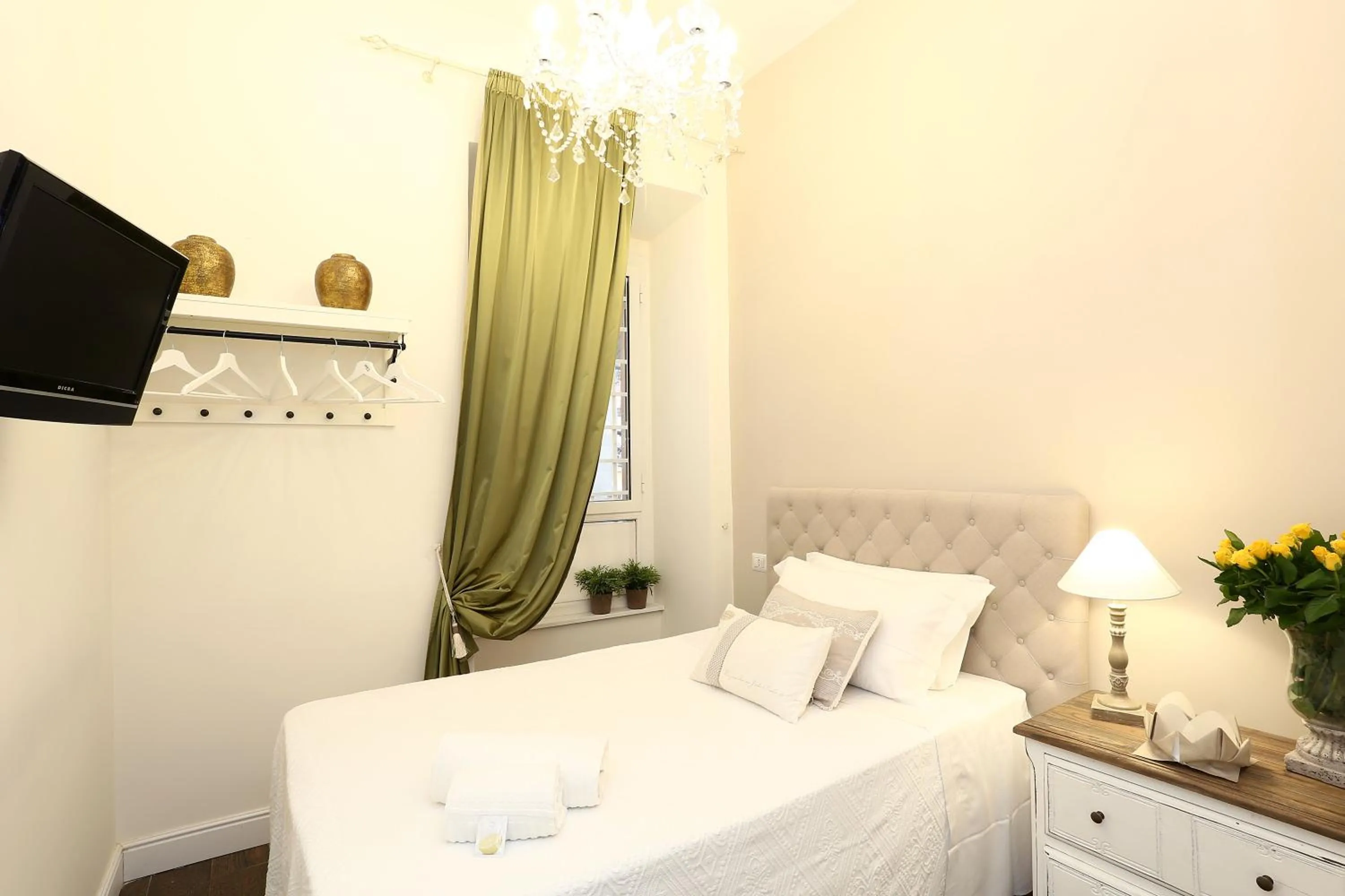 Bedroom, Bed in Daplace - Arena House