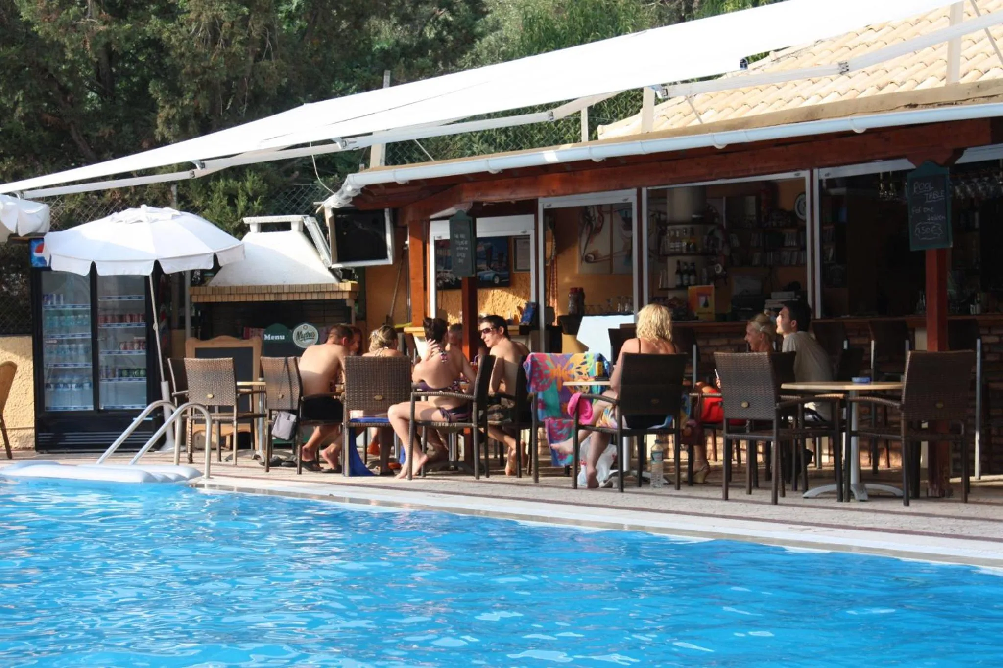 Restaurant/places to eat in Philippos Hotel