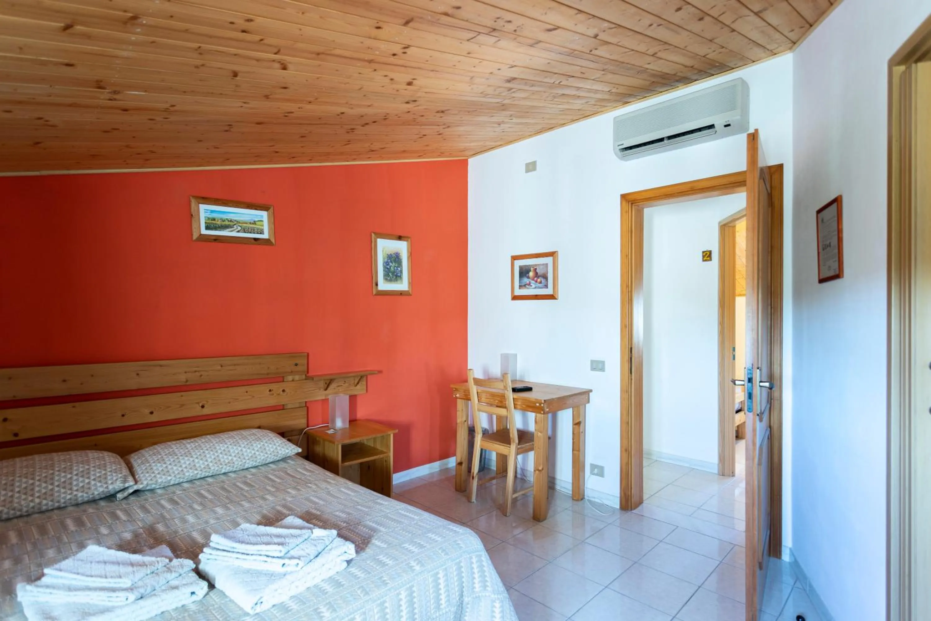 Photo of the whole room in Giogaia