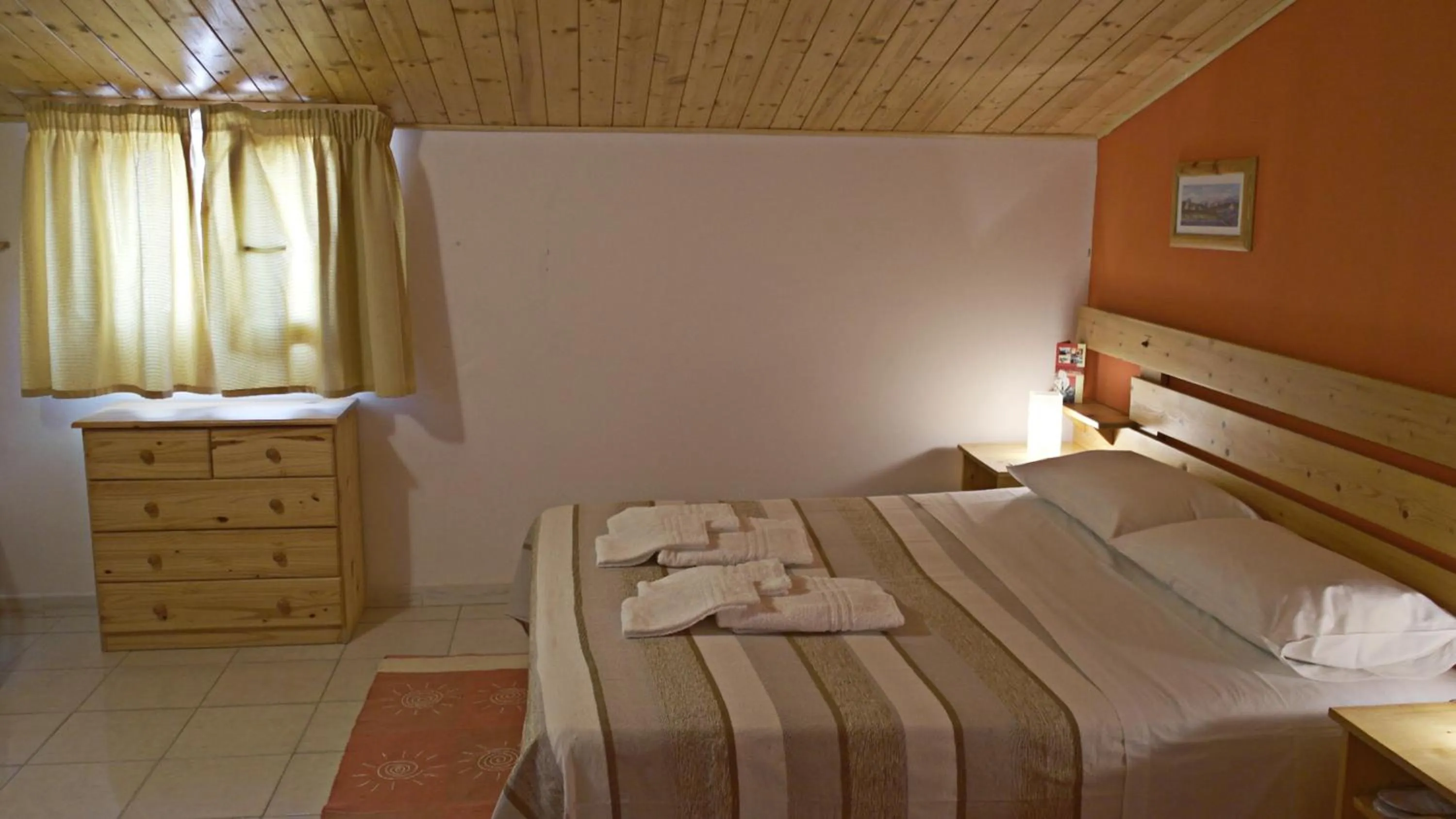 Photo of the whole room in Giogaia