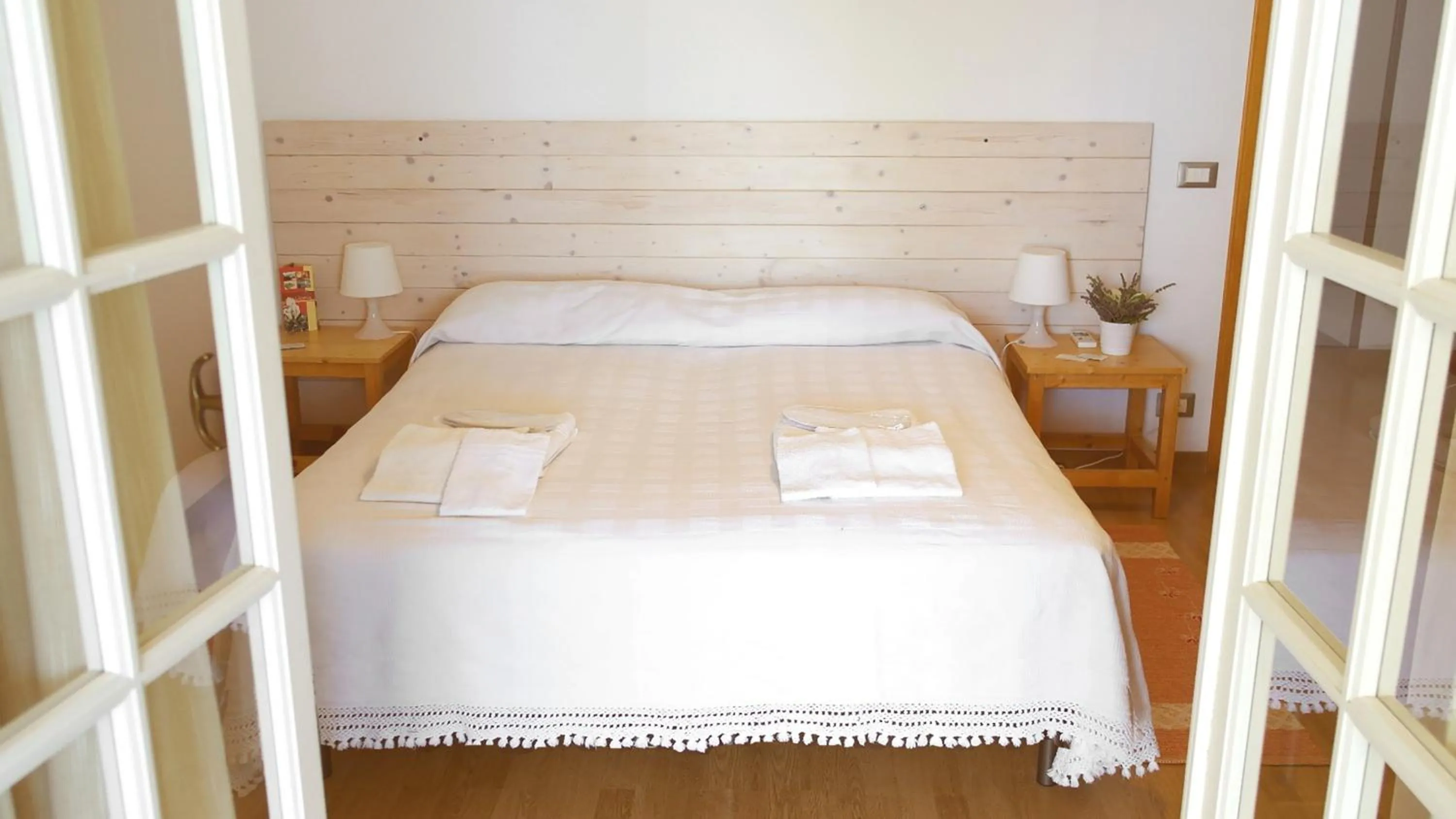 Photo of the whole room in Giogaia