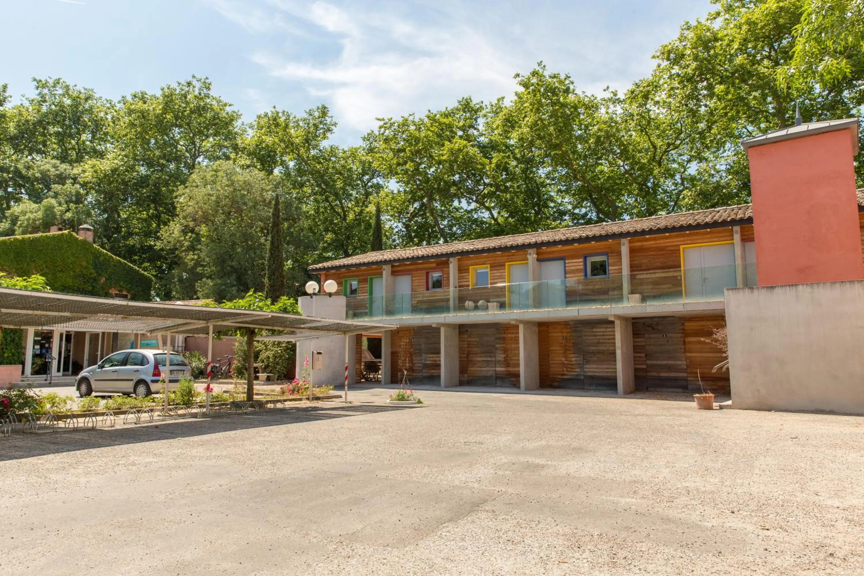 Property building in Hôtel du Canal