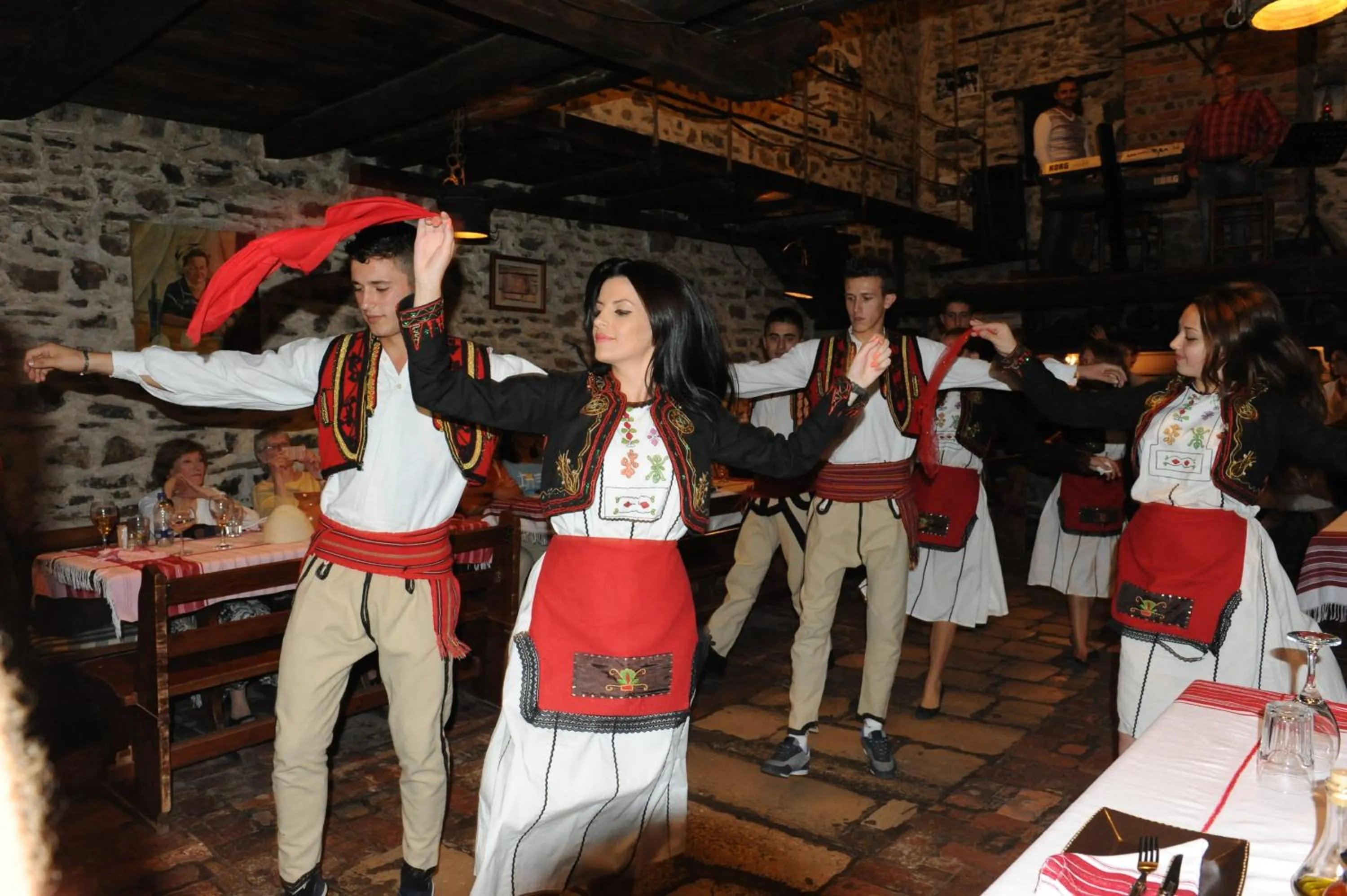 Restaurant/places to eat in Hotel Tradita